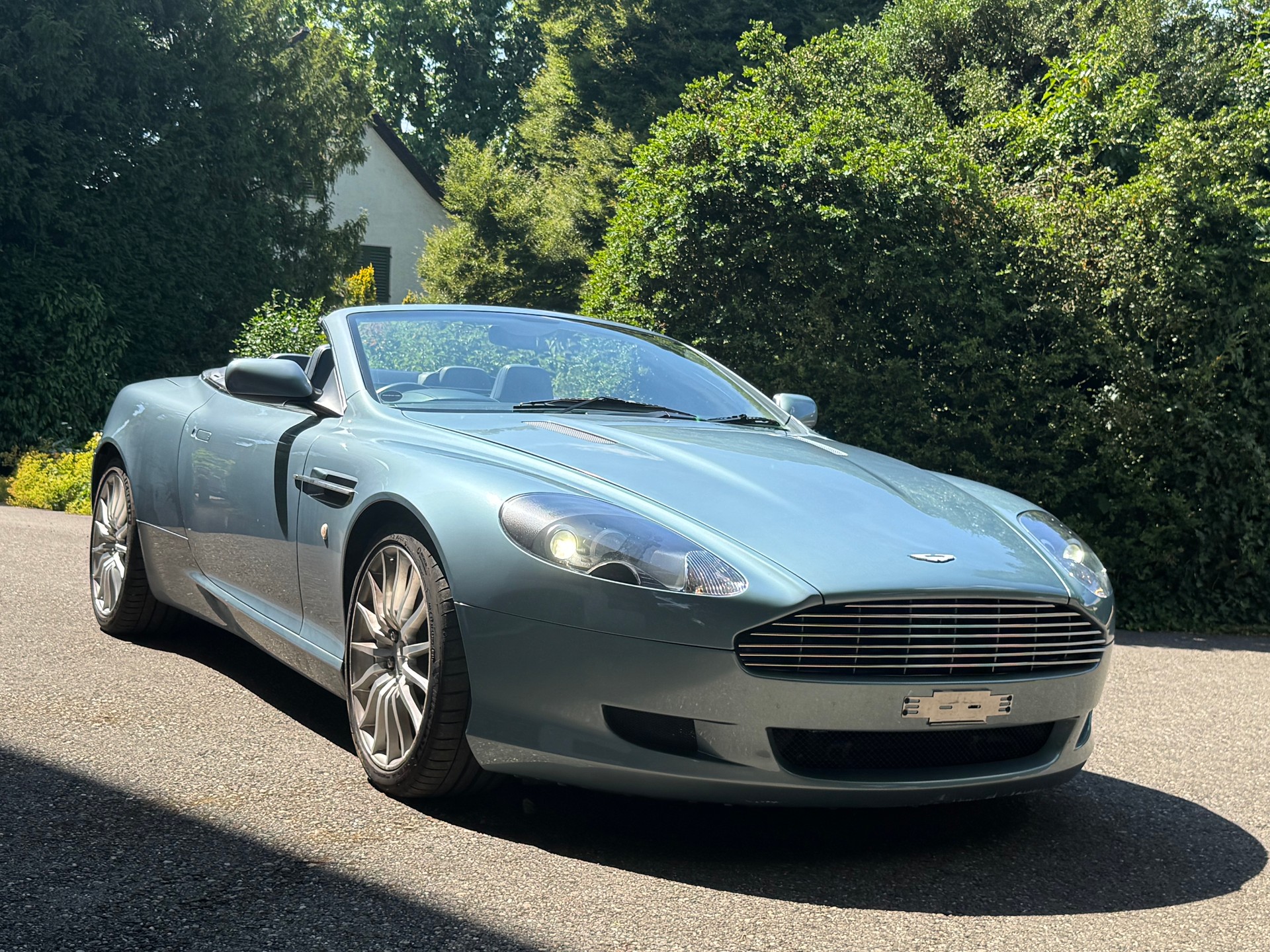 ASTON MARTIN DB9 - Sehr schöne und seltene Farbkombination-image-4