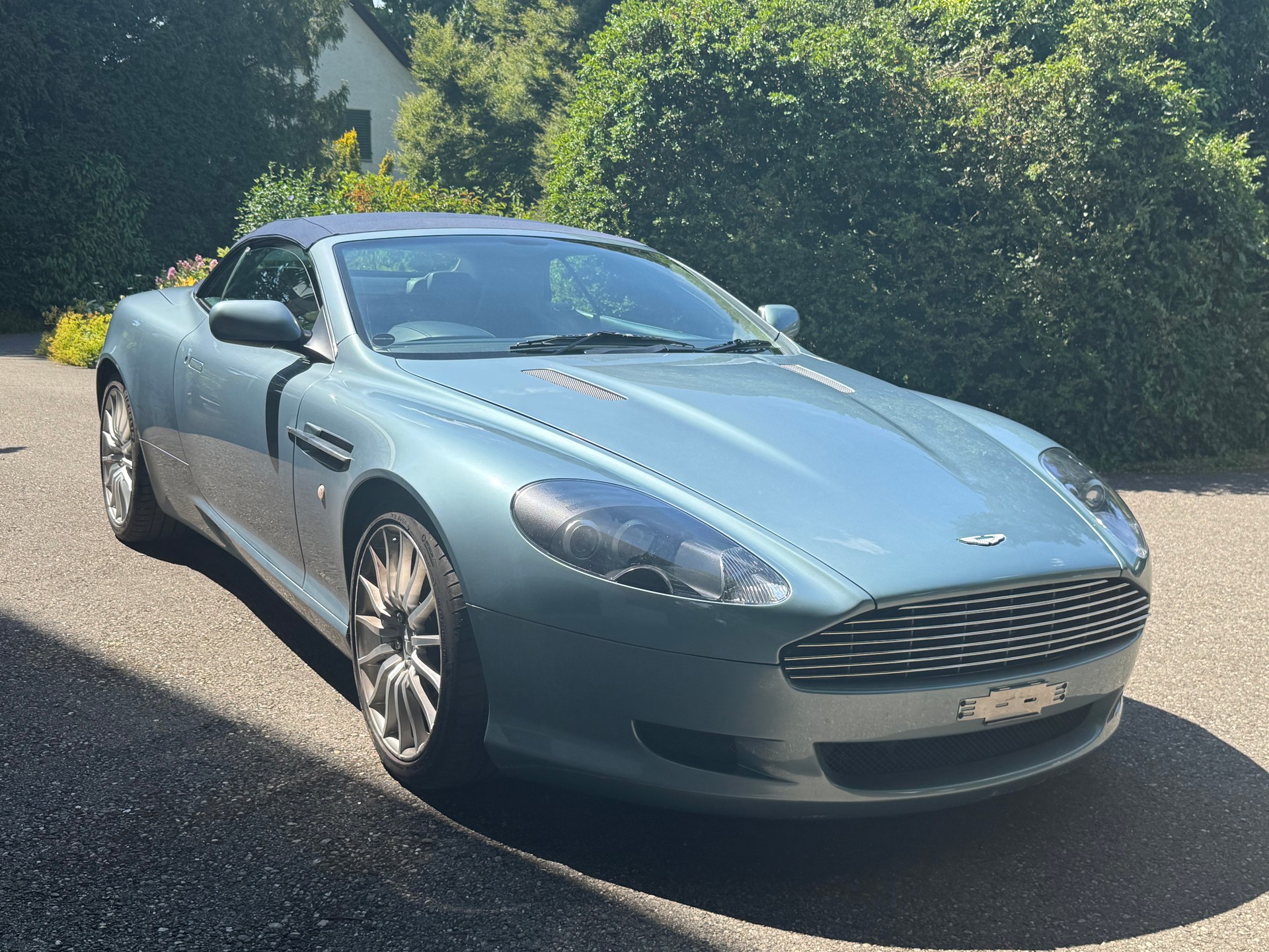 ASTON MARTIN DB9 - Sehr schöne und seltene Farbkombination-image-1
