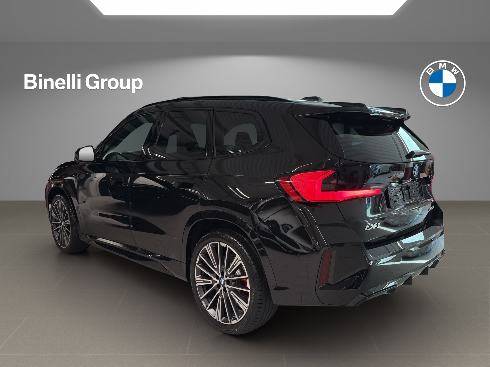 BMW iX1 xDrive 30 Edition M Sport-showroom-element-3