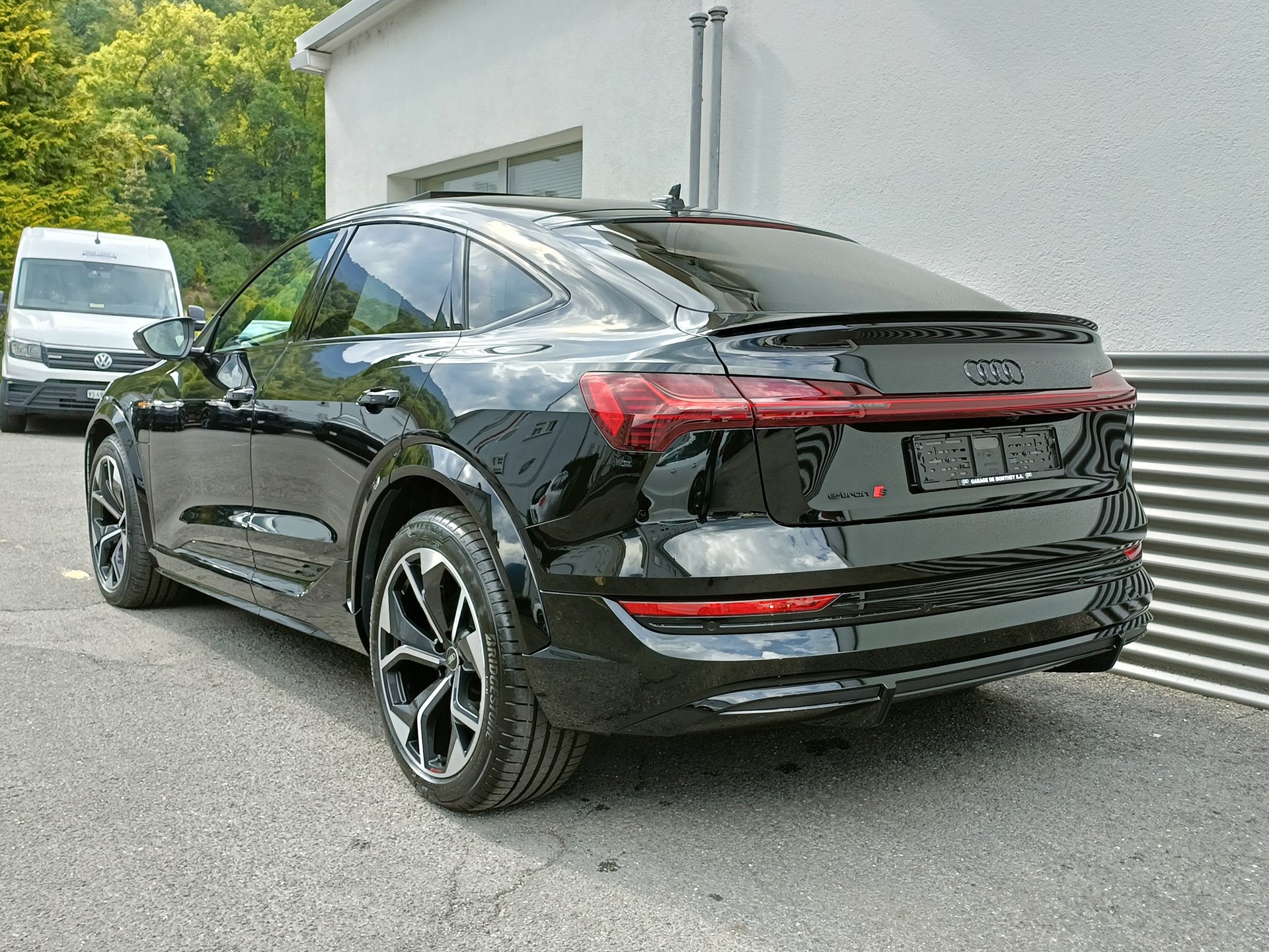 AUDI e-tron S Sportback quattro-showroom-element-2