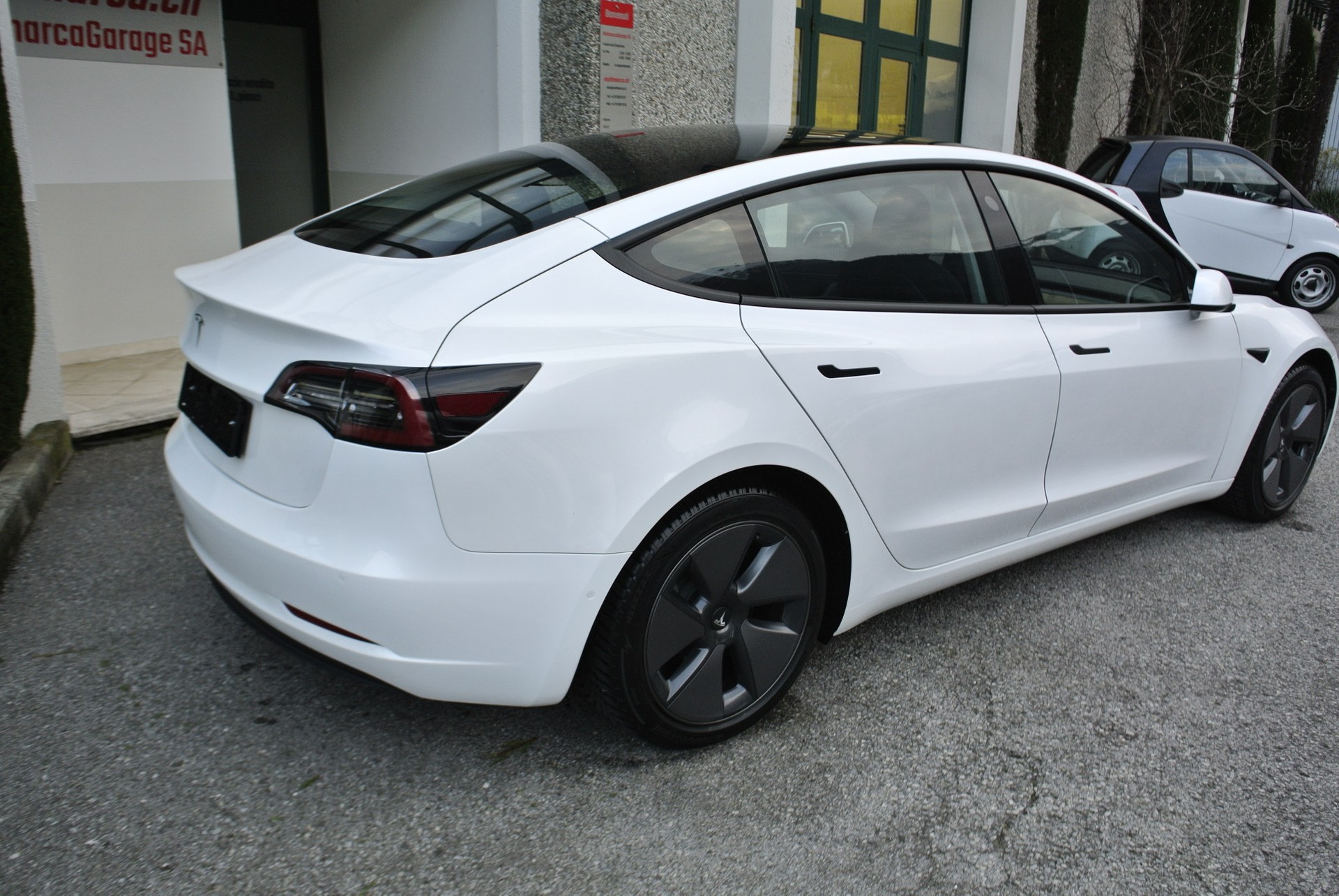 TESLA Model 3-image-4
