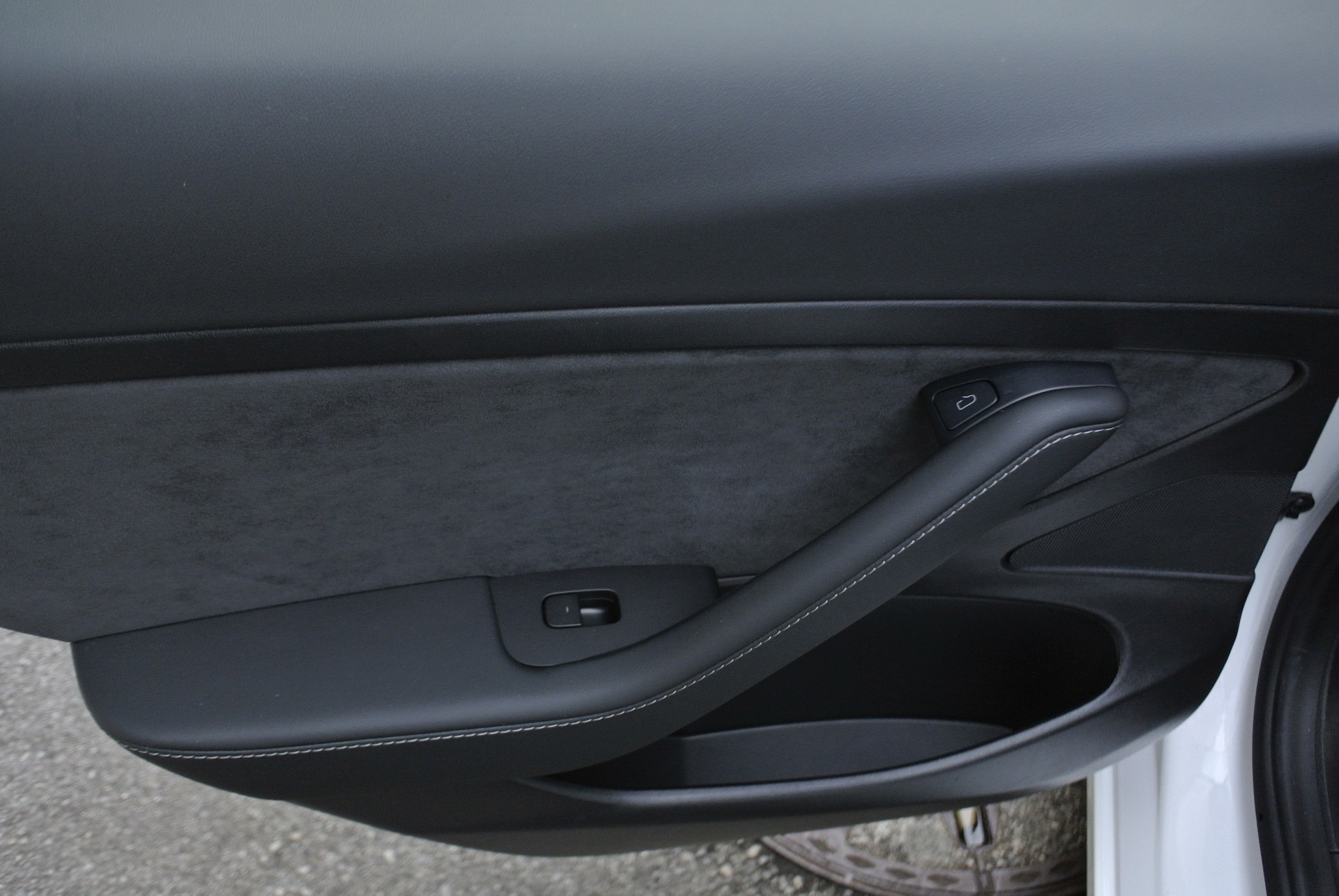 TESLA Model 3-image-22