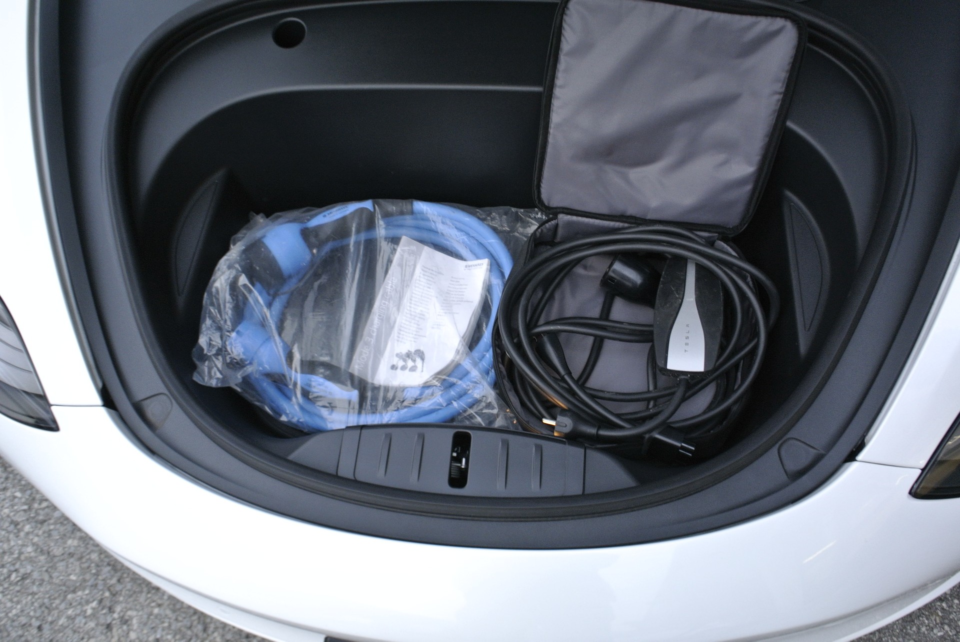 TESLA Model 3-image-27