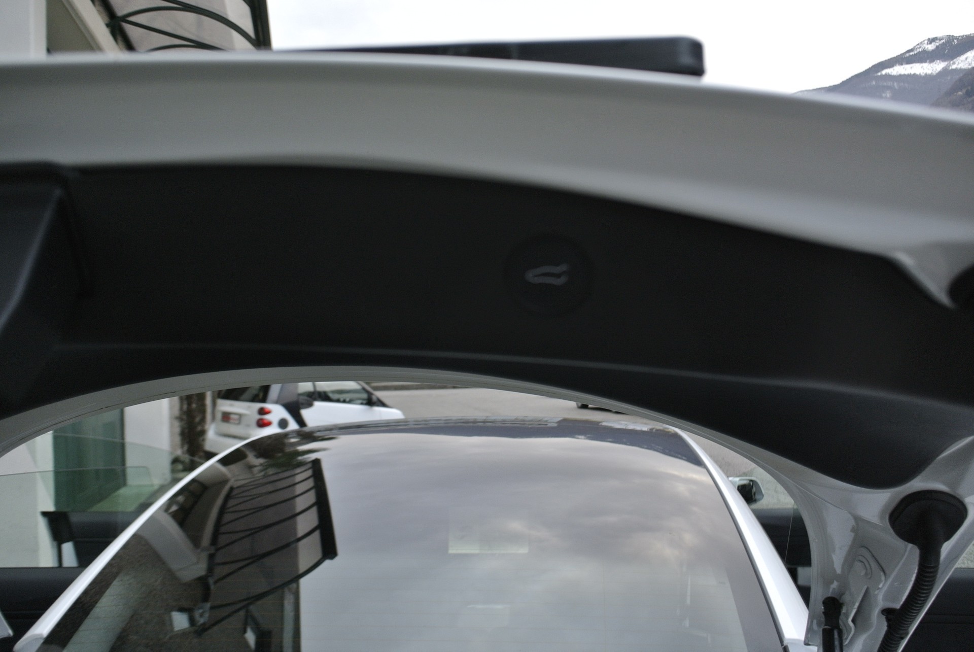 TESLA Model 3-image-18