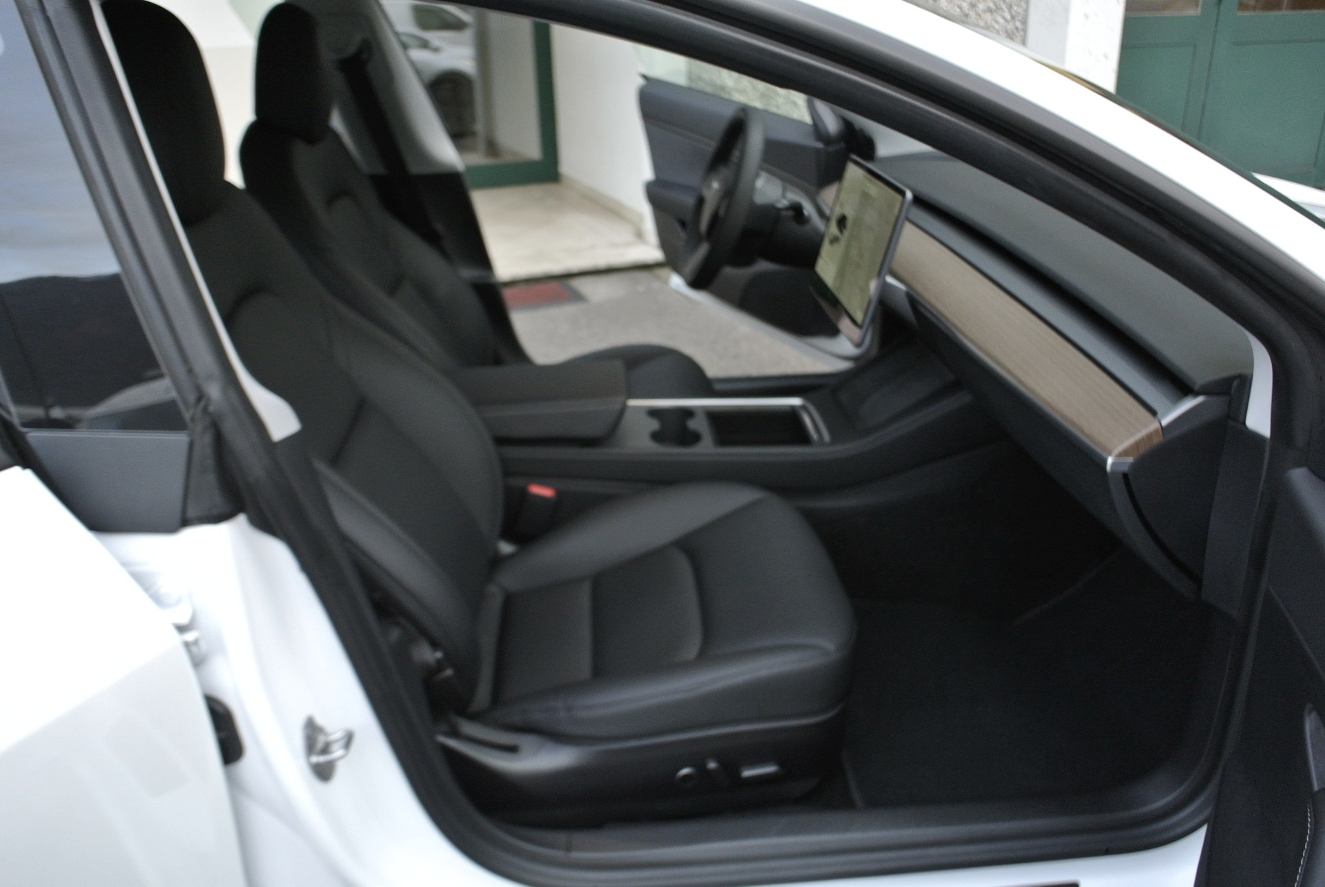 TESLA Model 3-image-15