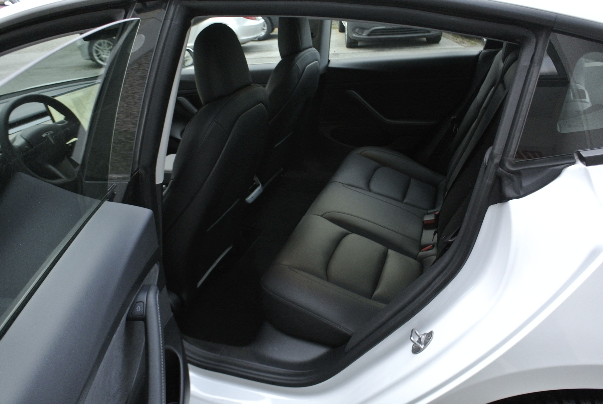 TESLA Model 3-image-13