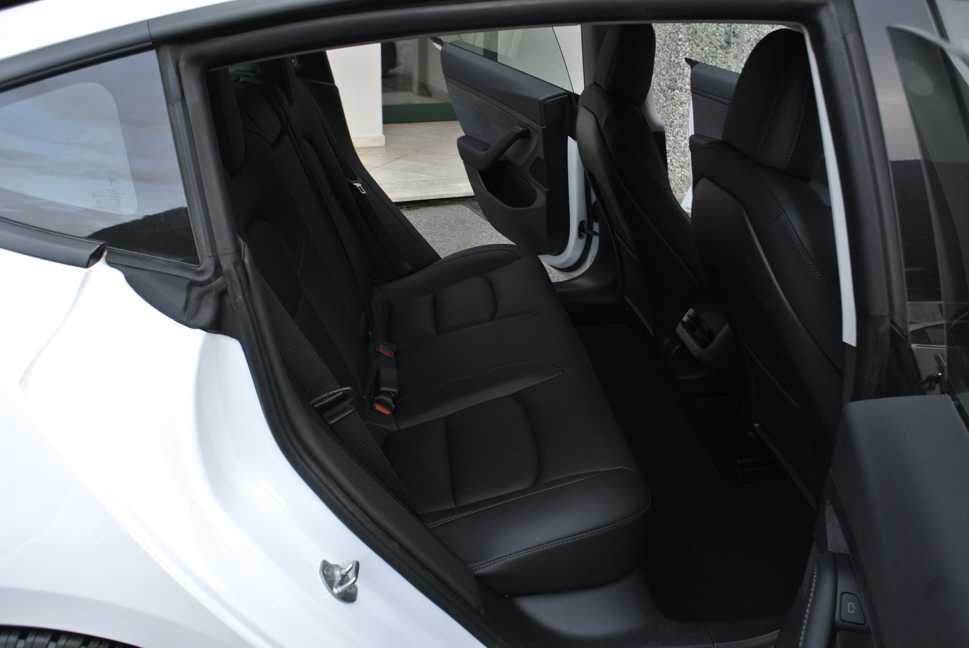 TESLA Model 3-image-14