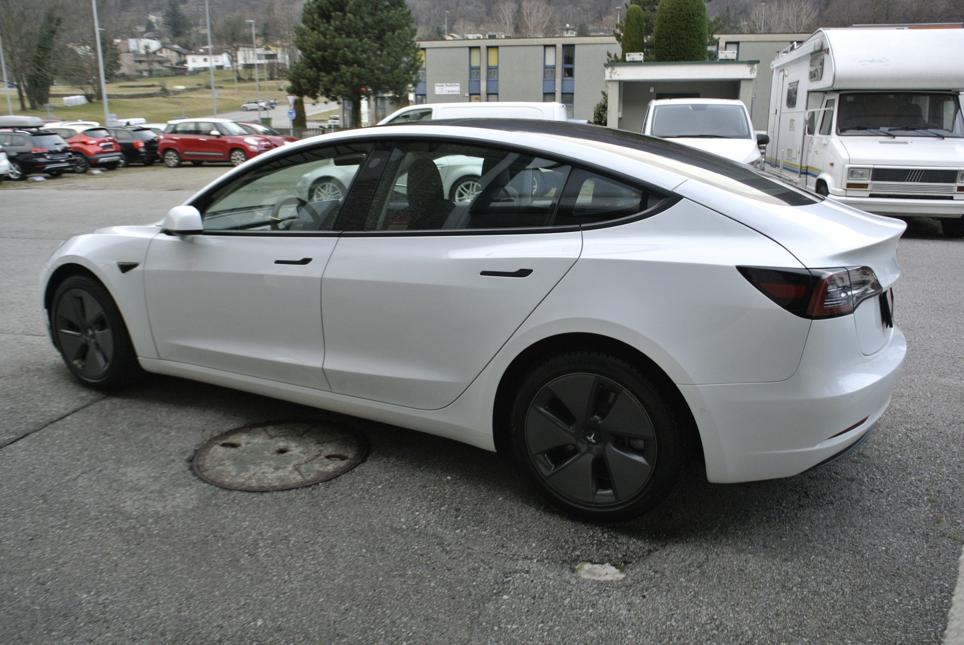 TESLA Model 3-image-7
