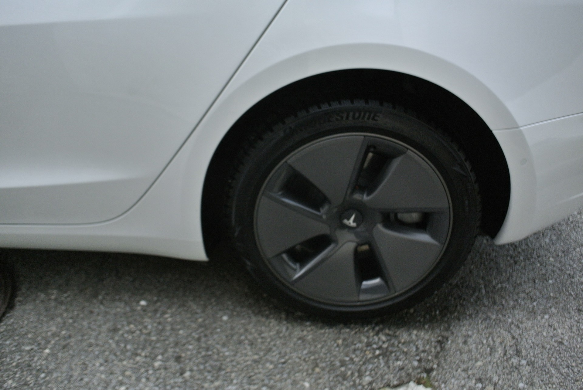 TESLA Model 3-image-10