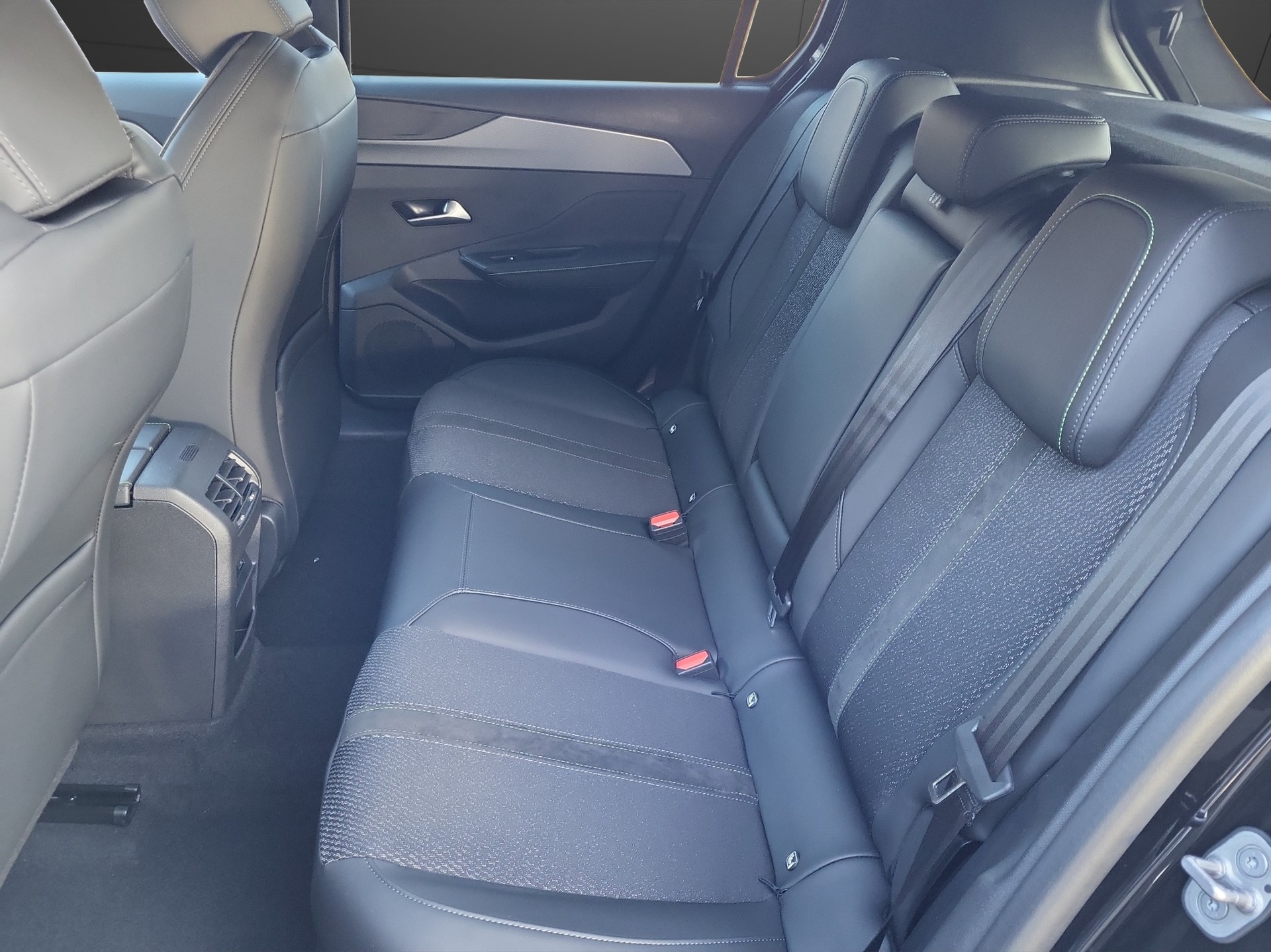 PEUGEOT 308 1.2 HEV 136 GT-image-5
