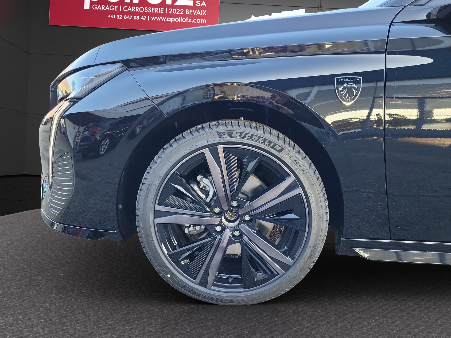PEUGEOT 308 1.2 HEV 136 GT-showroom-element-3