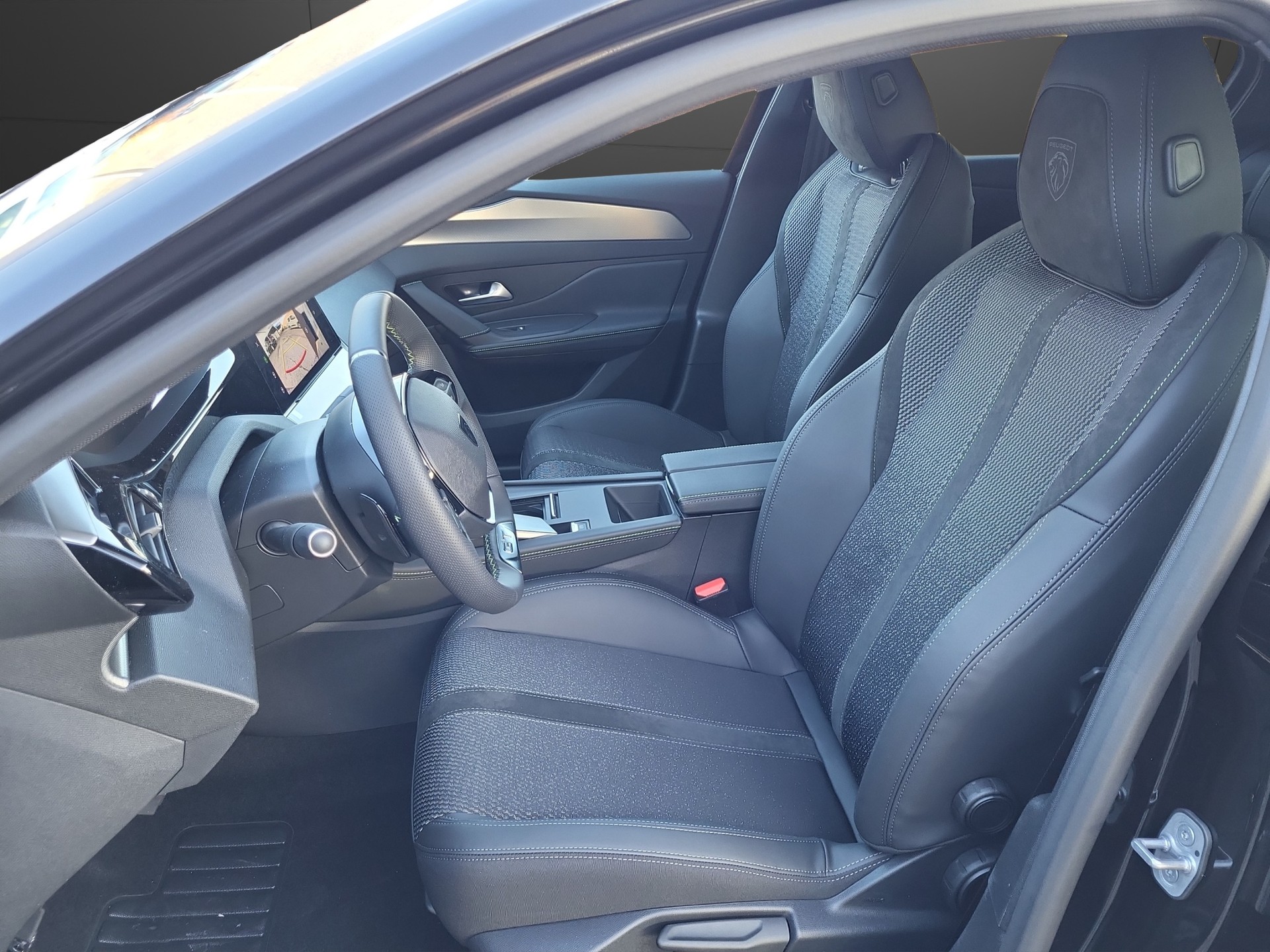 PEUGEOT 308 1.2 HEV 136 GT-image-4