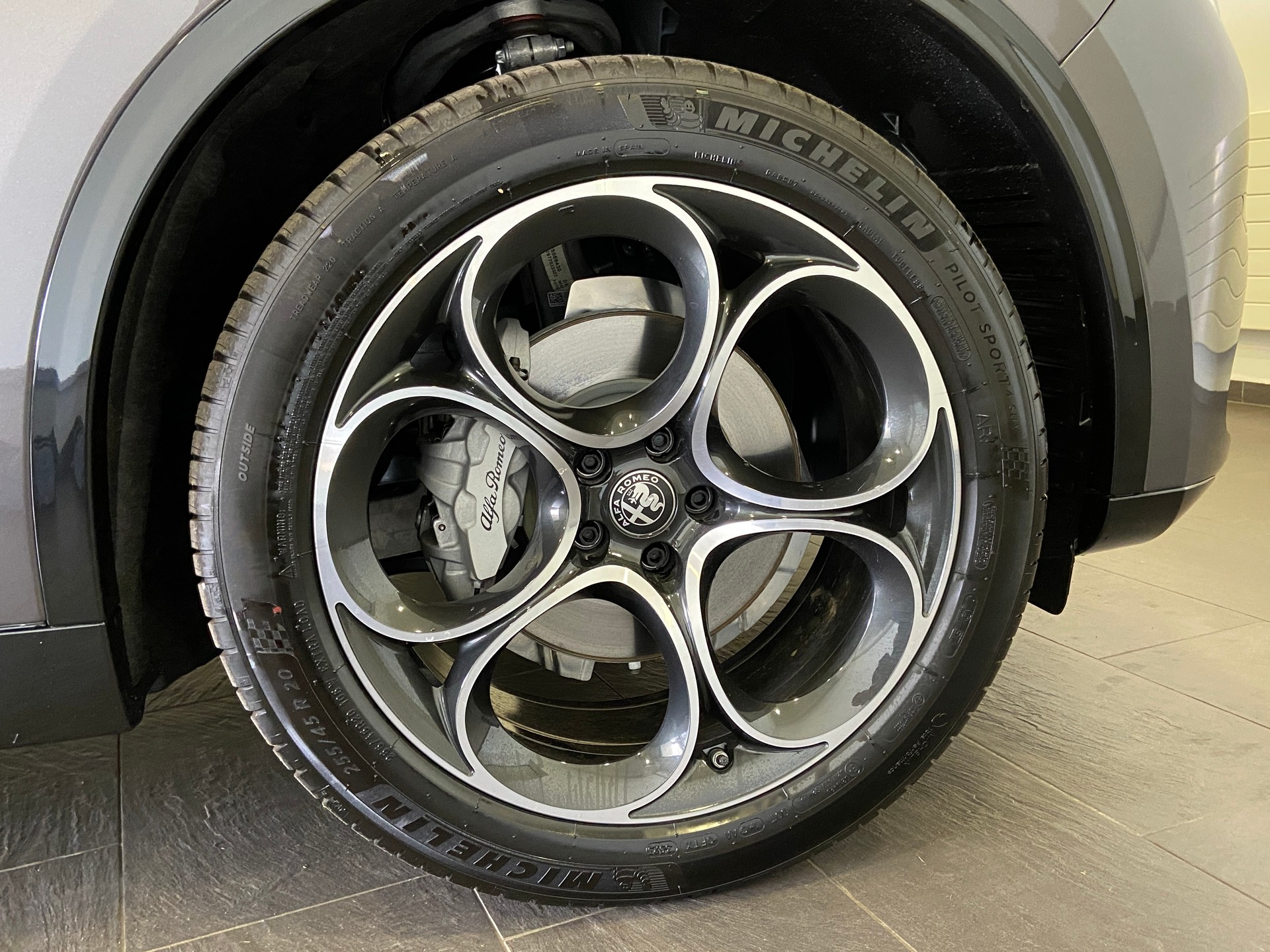 ALFA ROMEO Stelvio 2.0 Veloce  Q4 AT8-showroom-element-2