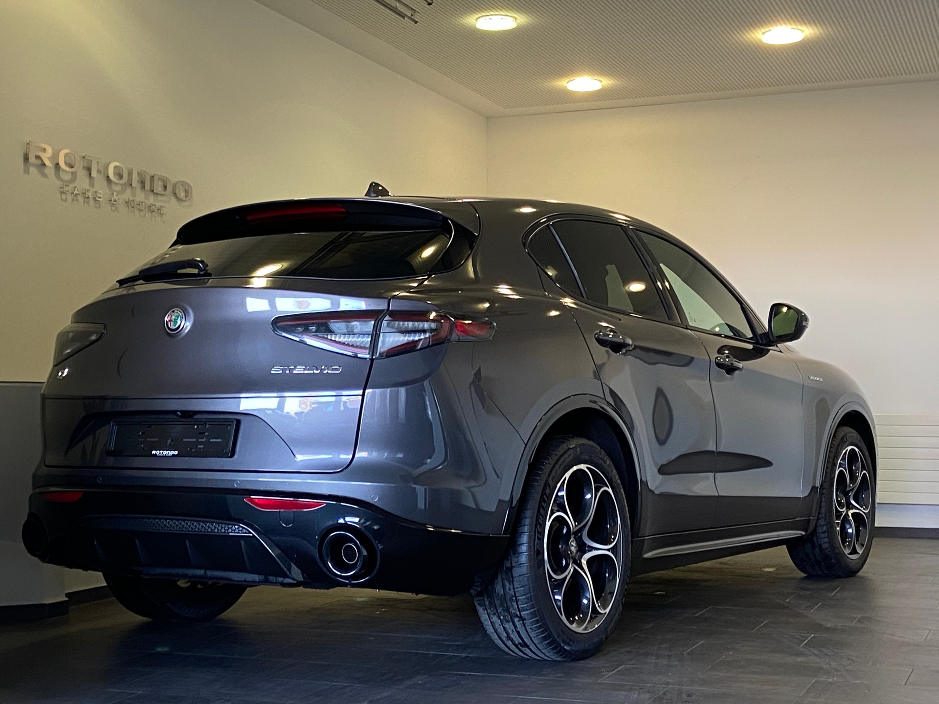 ALFA ROMEO Stelvio 2.0 Veloce  Q4 AT8-showroom-element-1