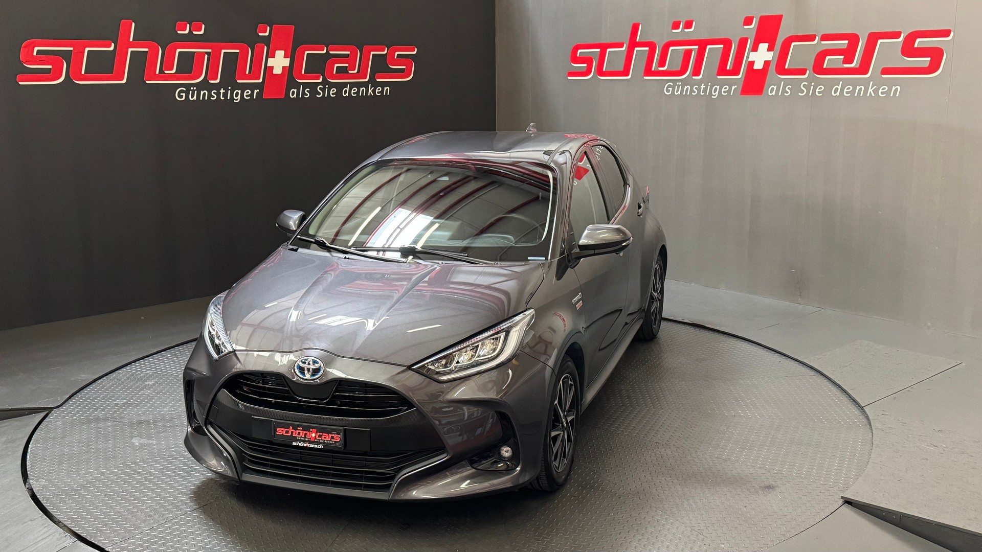 TOYOTA Yaris 1.5 Trend e-CVT-showroom-element-1