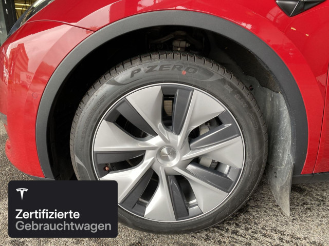 TESLA Model Y Long Range AWD-showroom-element-3