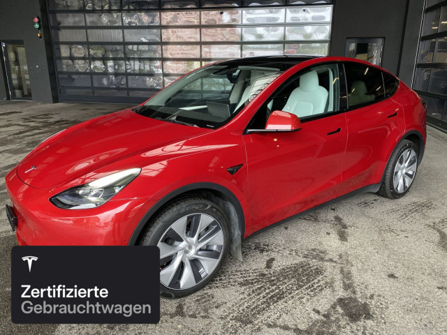 TESLA Model Y Long Range AWD-showroom-element-2