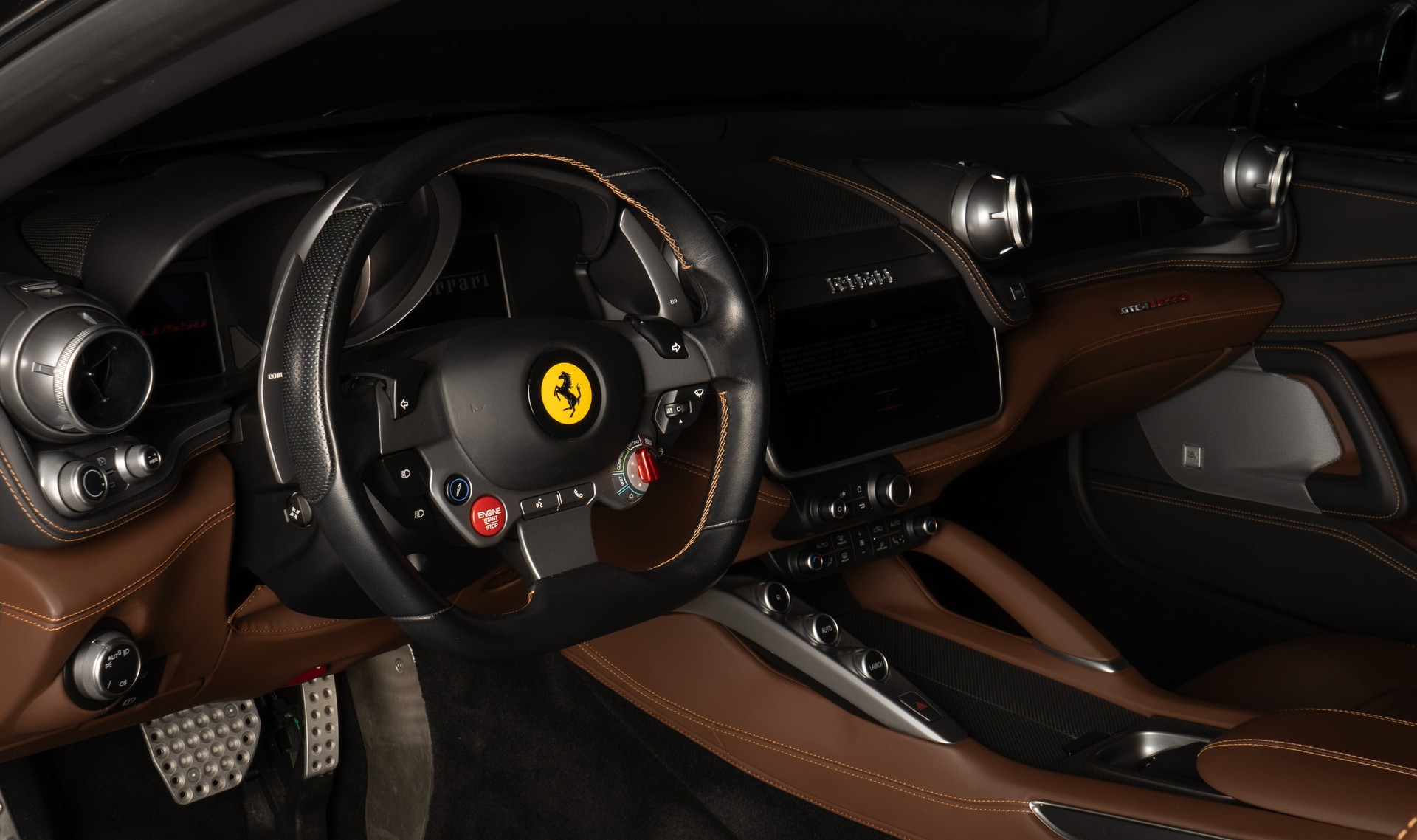 FERRARI GTC 4 Lusso-showroom-element-3