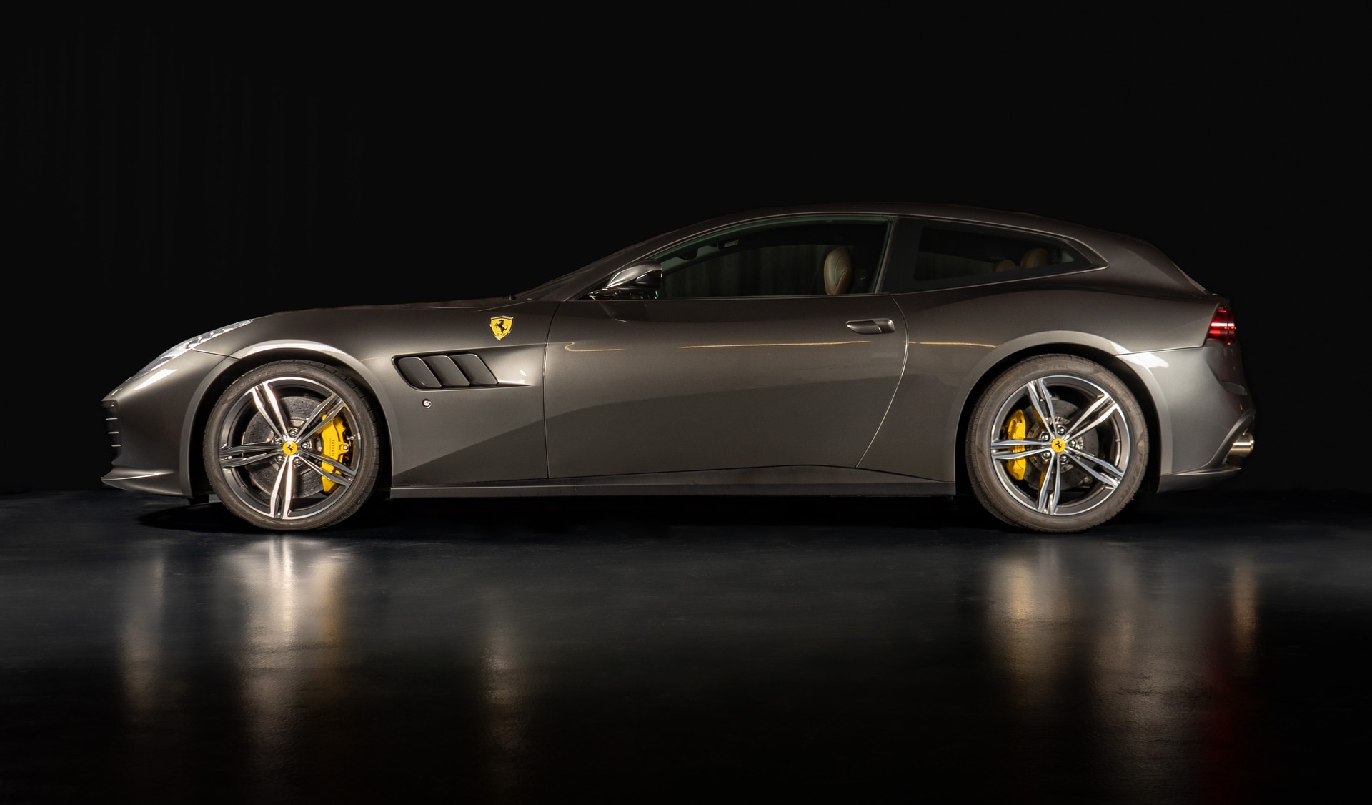 FERRARI GTC 4 Lusso-showroom-element-1