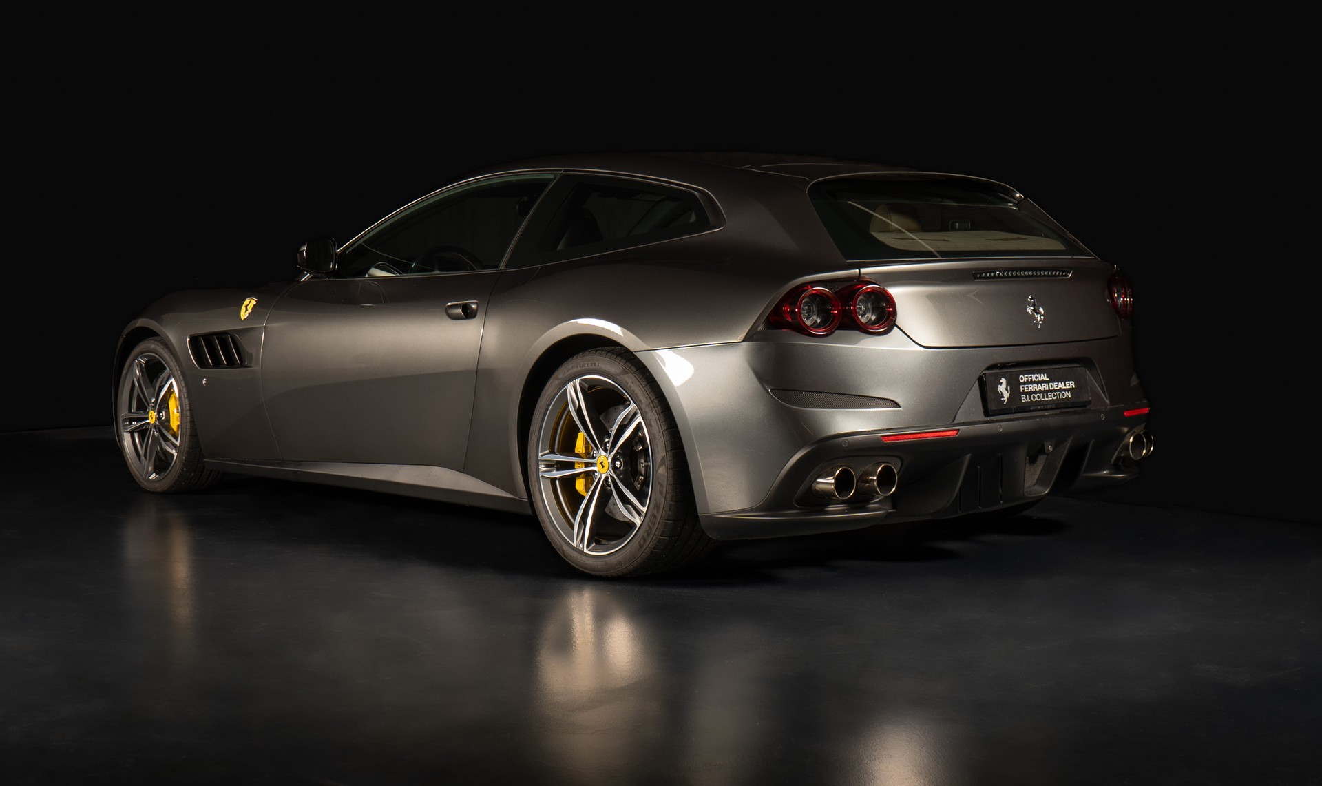 FERRARI GTC 4 Lusso-showroom-element-2