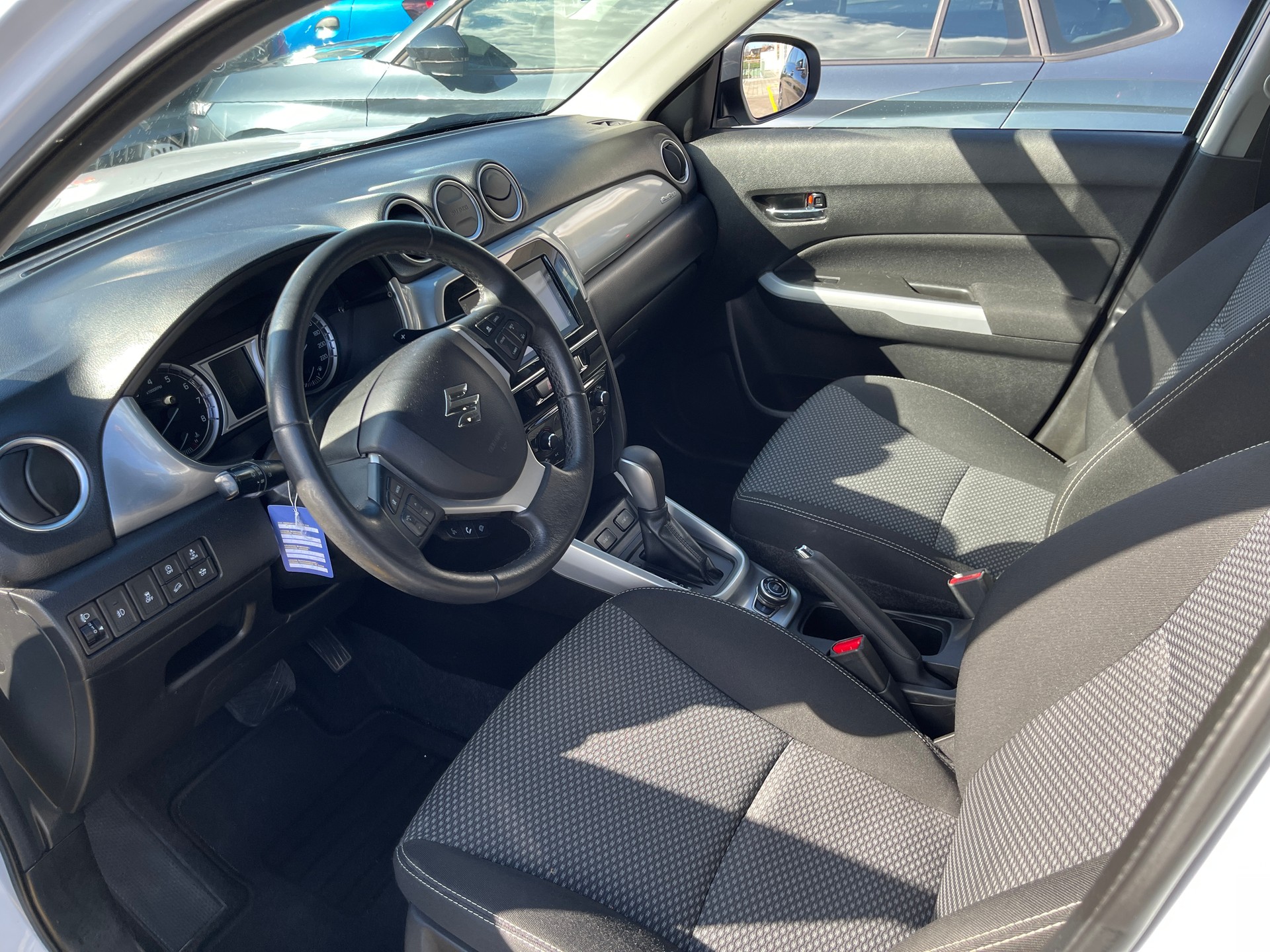 SUZUKI Vitara 1.6 Compact+ Automatic-image-6