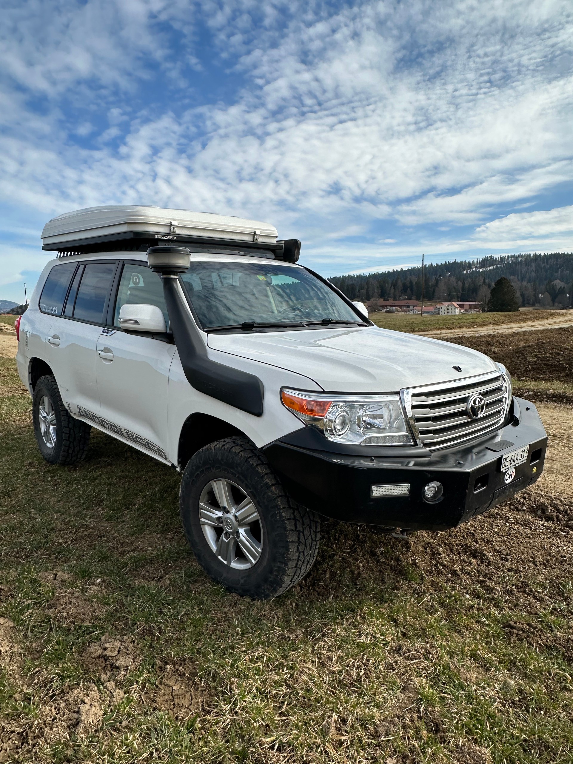 TOYOTA VDJ200