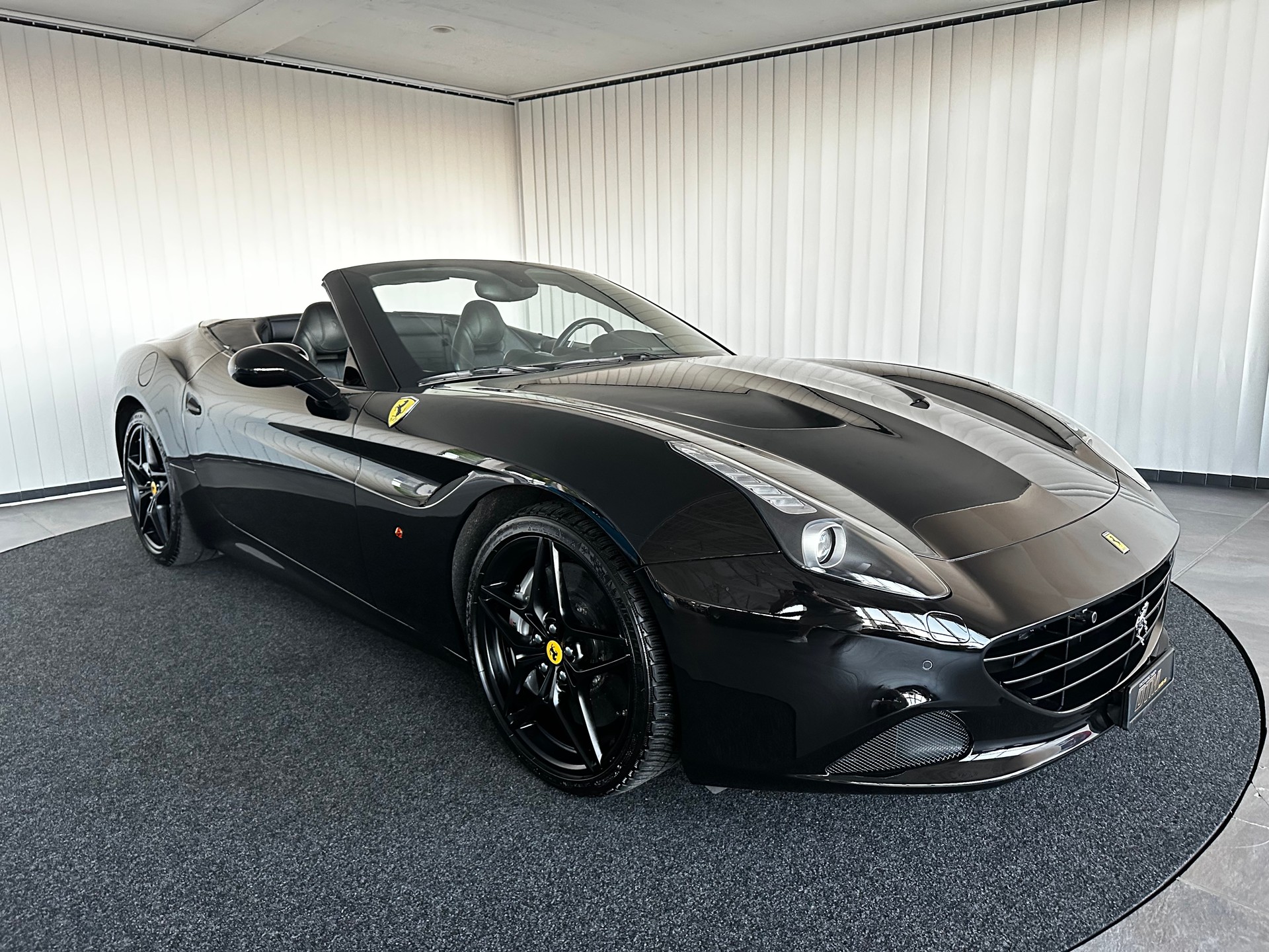 FERRARI California 3.9 V8 T-showroom-element-2