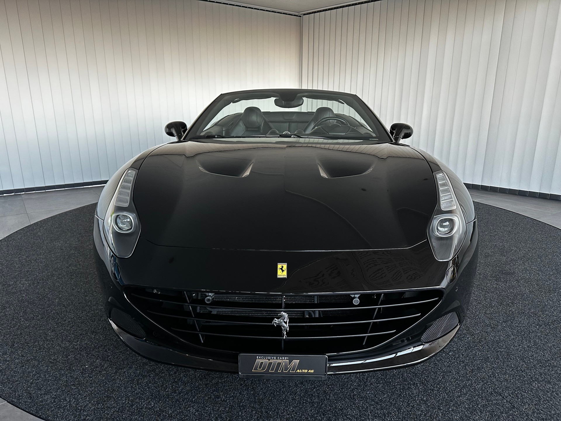 FERRARI California 3.9 V8 T-showroom-element-1