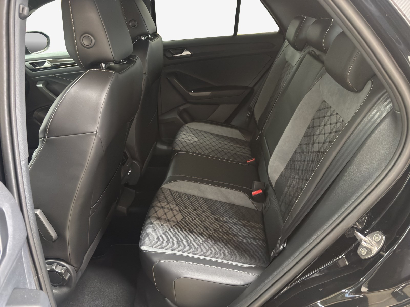 VW T-Roc 1.5 TSI EVO R-Line DSG-image-11