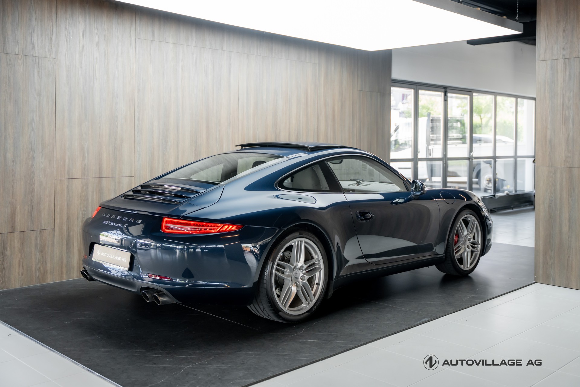 PORSCHE 911 Carrera S-showroom-element-1