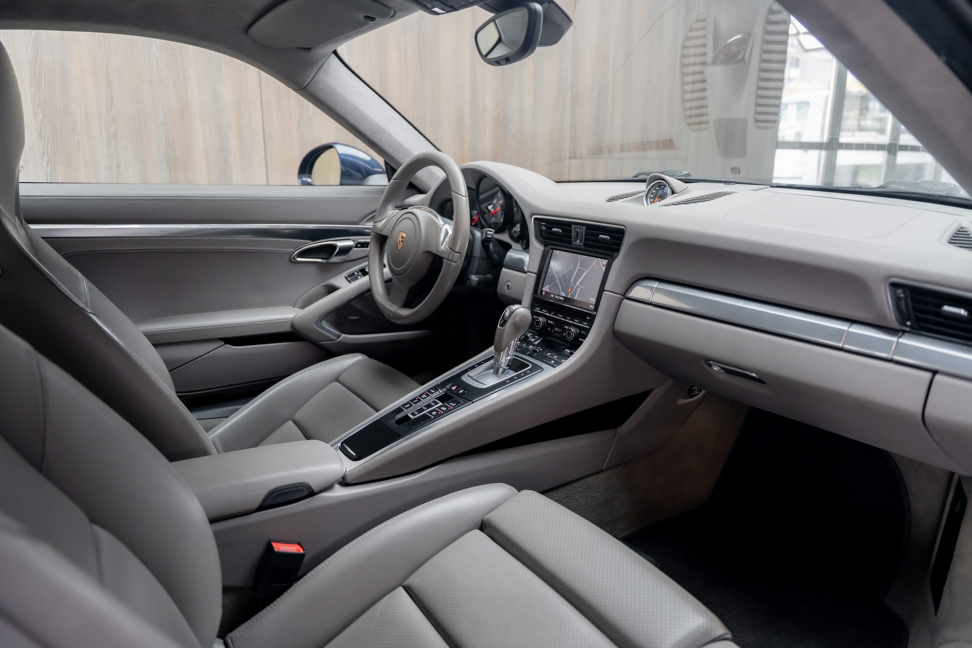PORSCHE 911 Carrera S-showroom-element-2
