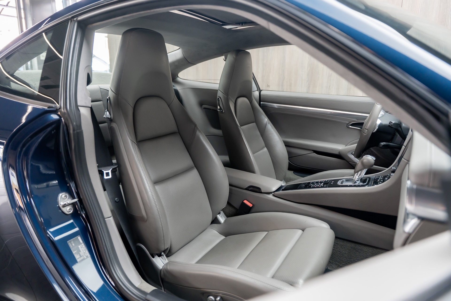 PORSCHE 911 Carrera S-showroom-element-3