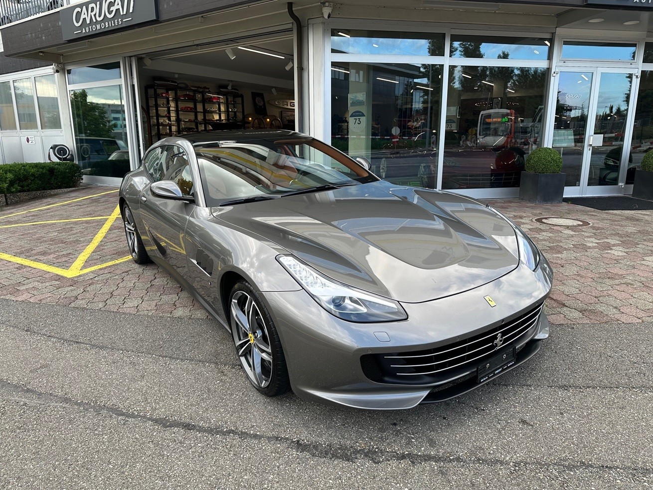 FERRARI GTC 4 Lusso-showroom-element-1