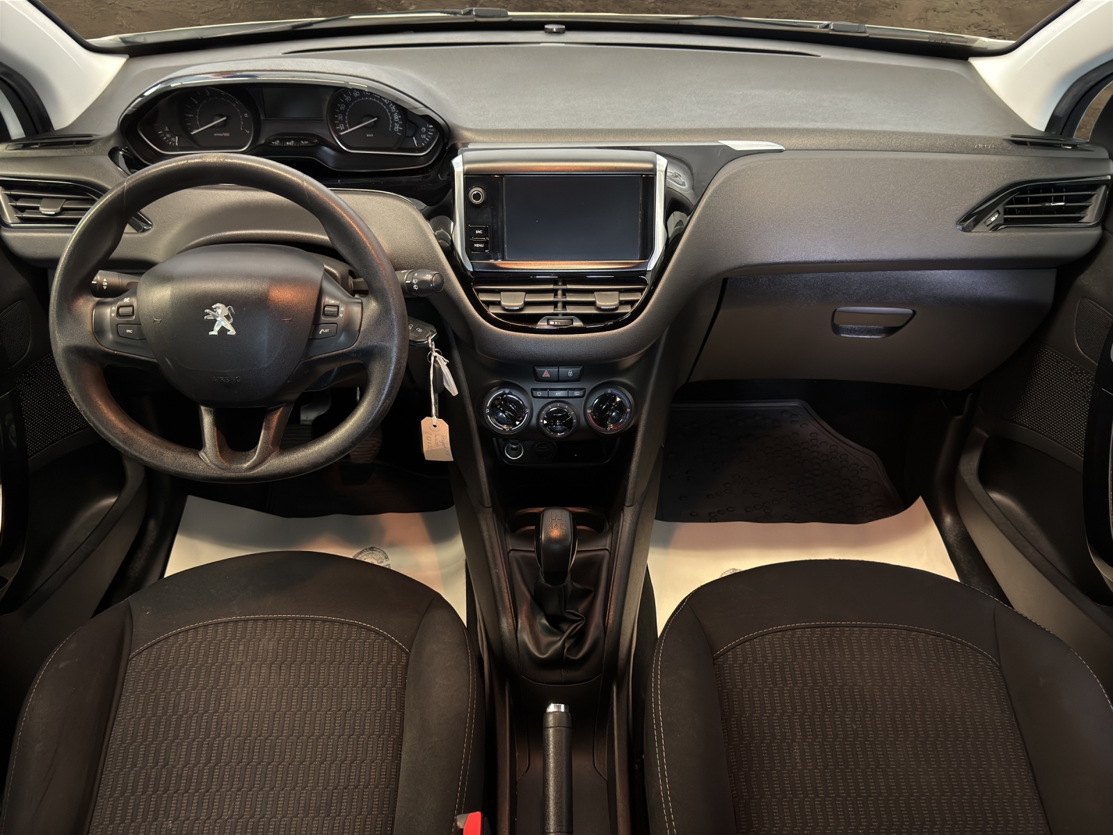 PEUGEOT 208 1.2 PureTech Signature-showroom-element-3