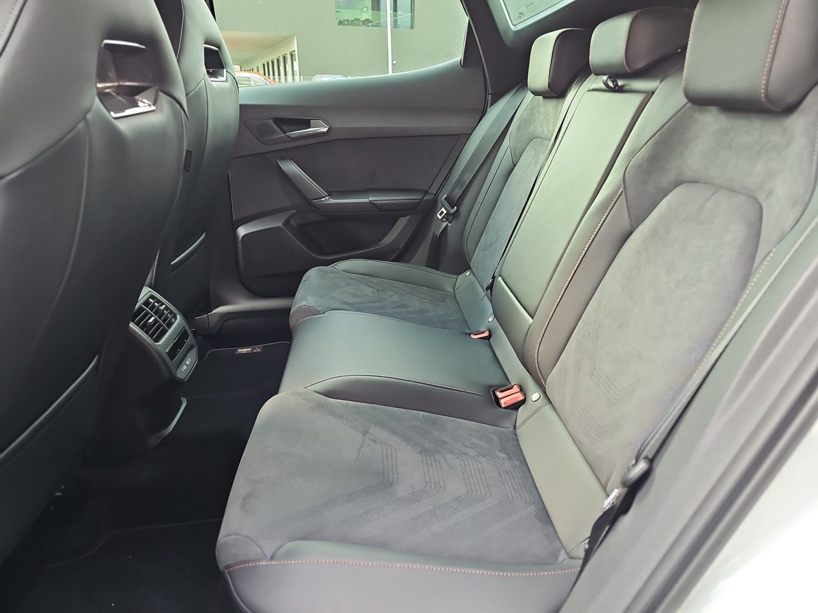 CUPRA Formentor 1.5 TSI DSG-image-12