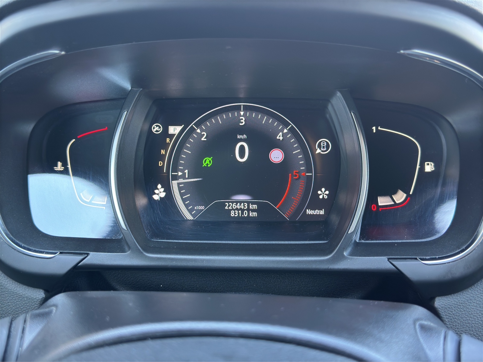 RENAULT Grand Scénic 1.6 dCi Initiale Paris EDC-image-19