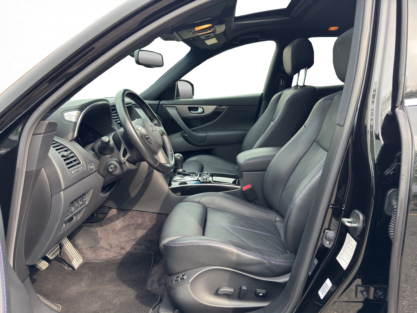 INFINITI QX70 3.7 S Premium AWD Automatic-image-8