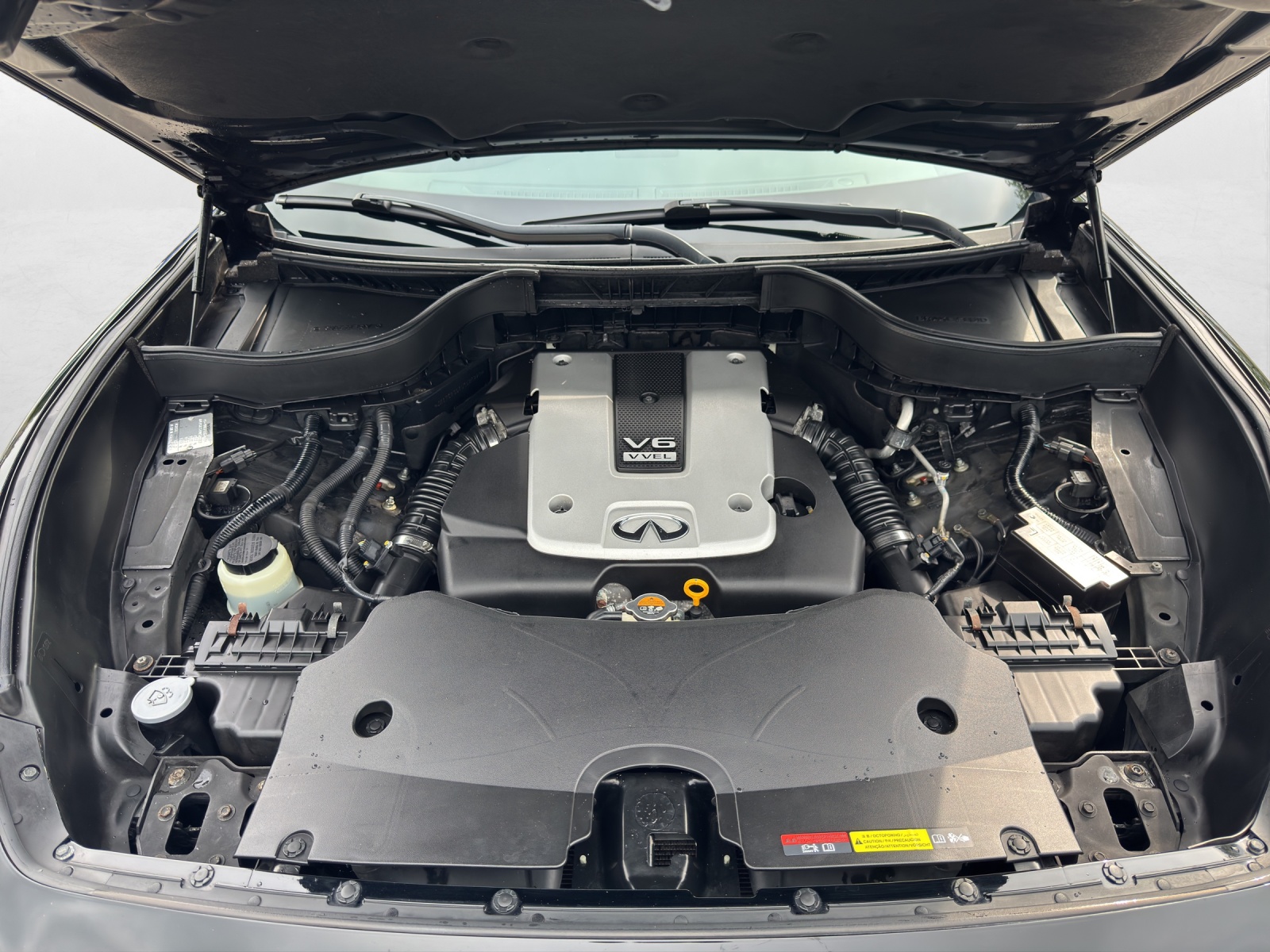 INFINITI QX70 3.7 S Premium AWD Automatic-image-15