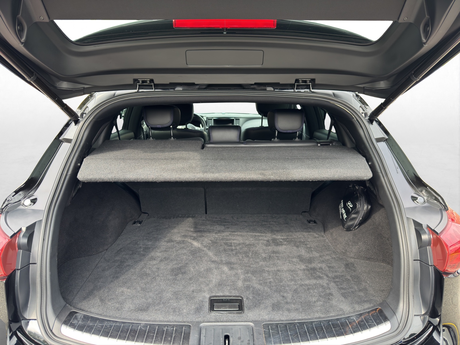 INFINITI QX70 3.7 S Premium AWD Automatic-image-14