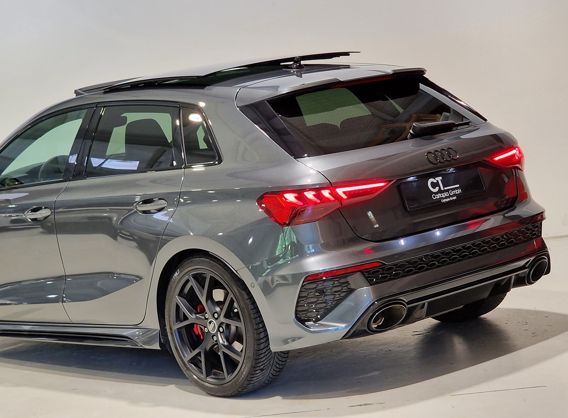 AUDI RS3 Sportback 2.5 TSI quattro S-tronic-showroom-element-3