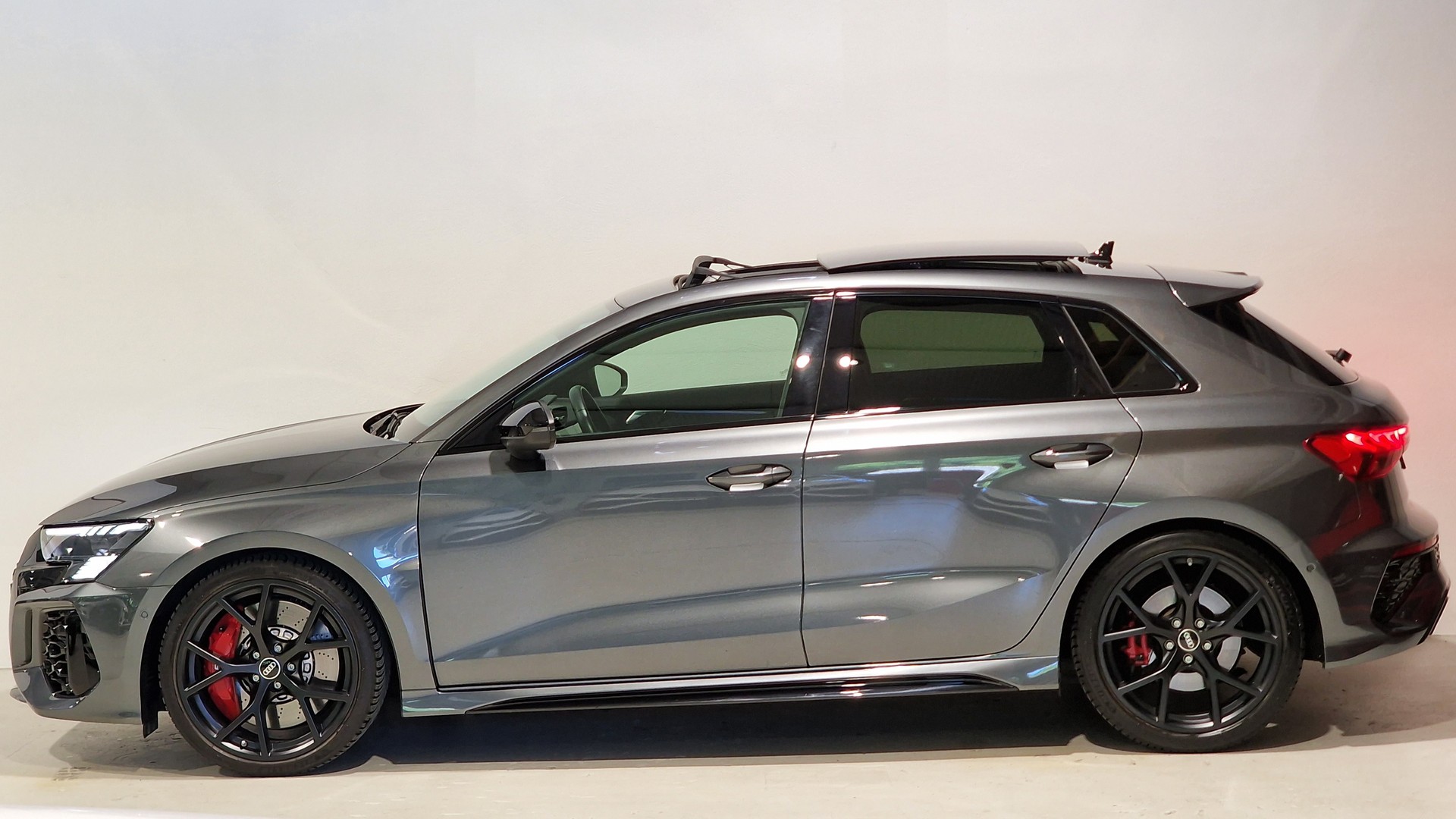 AUDI RS3 Sportback 2.5 TSI quattro S-tronic-showroom-element-1