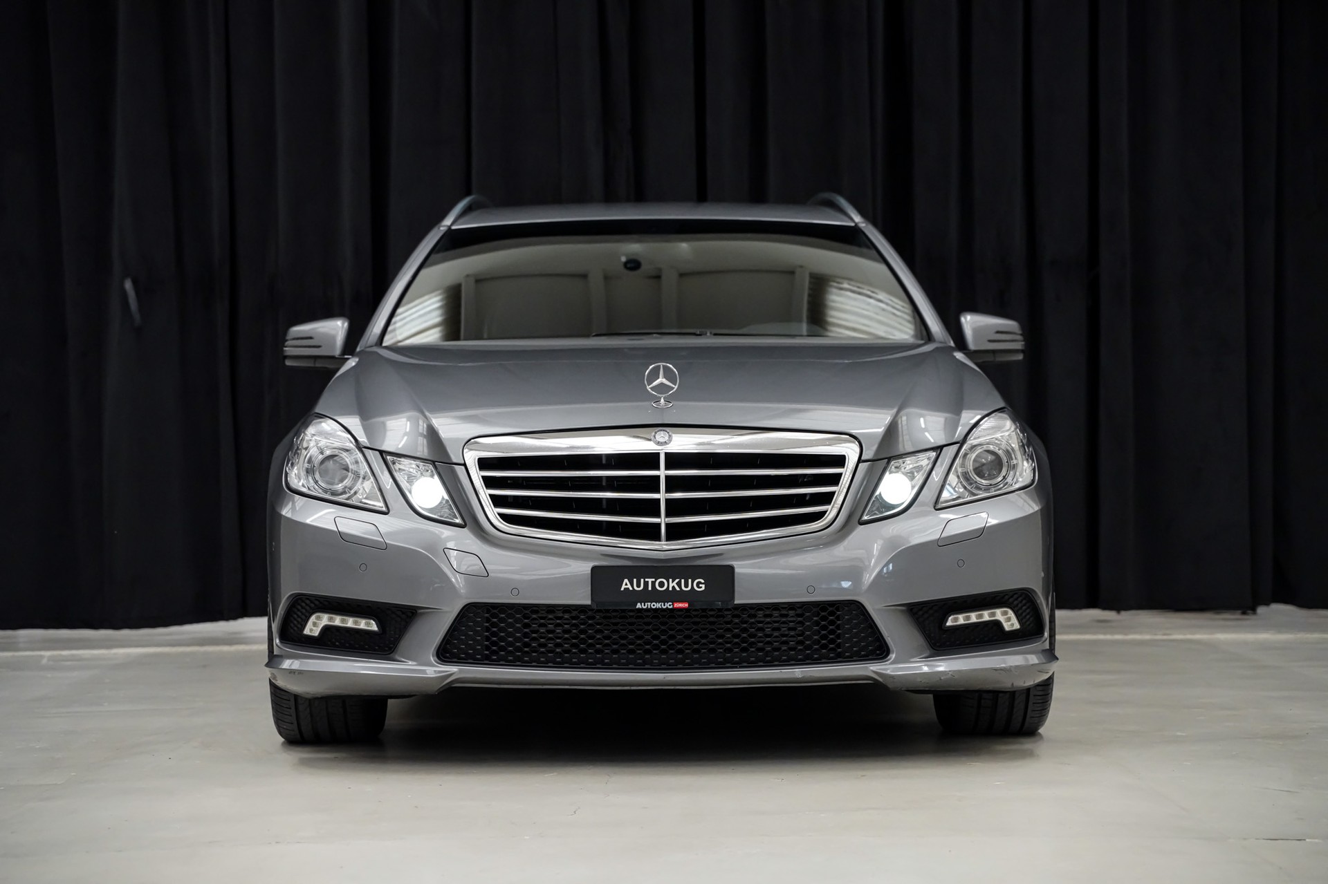 MERCEDES-BENZ E 250 CDI BlueEfficiency Avantgarde-showroom-element-1