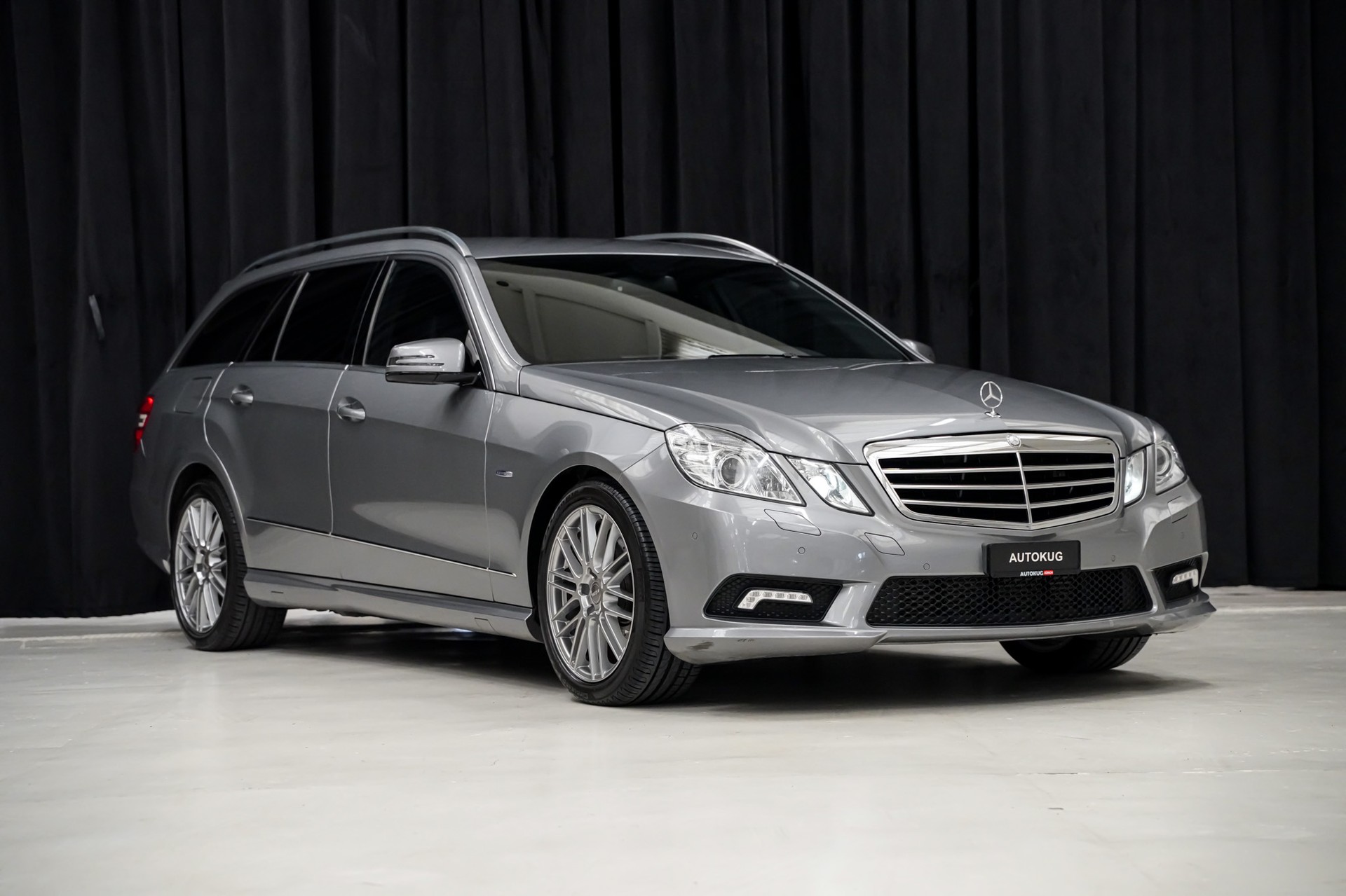 MERCEDES-BENZ E 250 CDI BlueEfficiency Avantgarde-showroom-element-2
