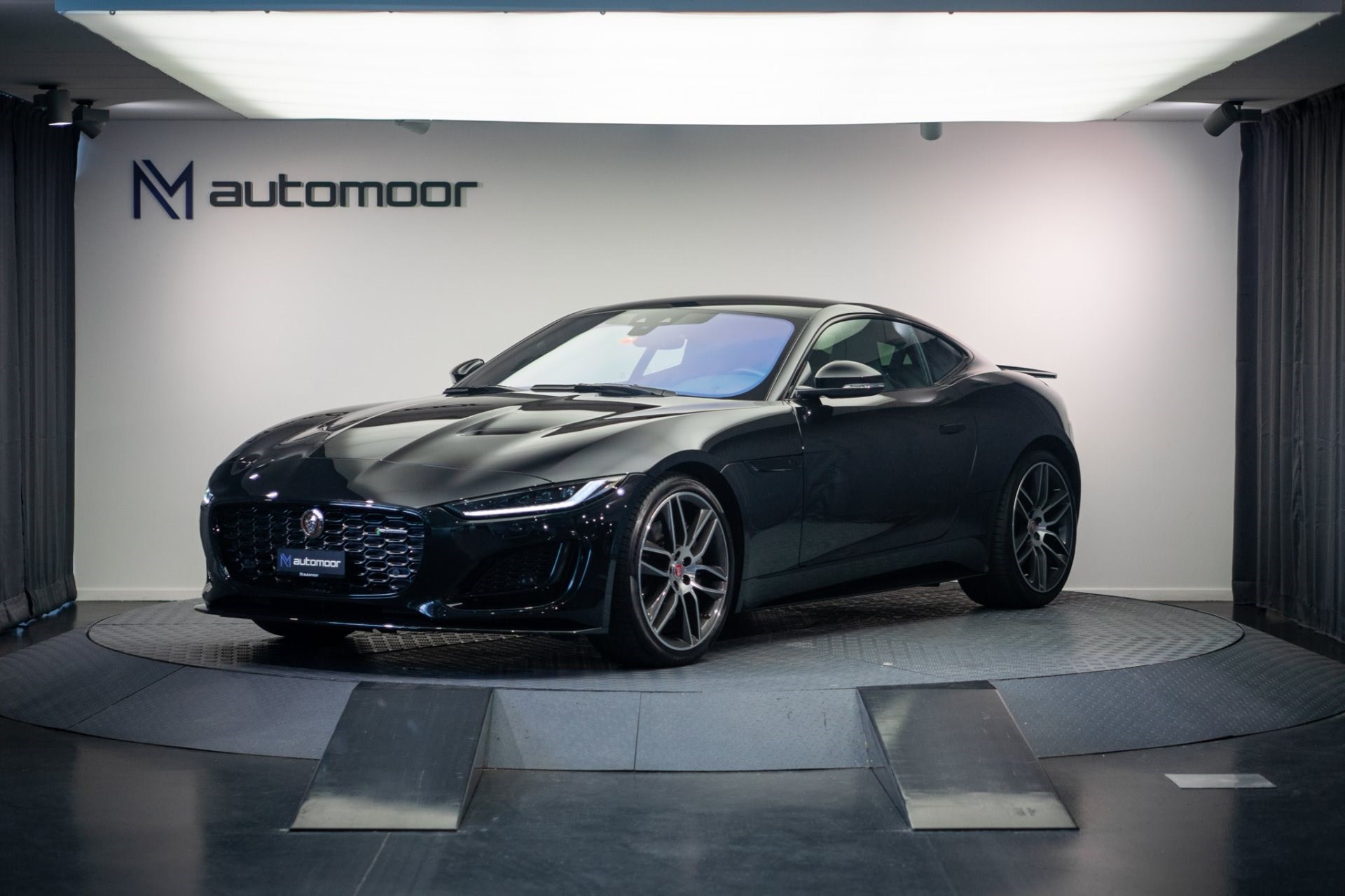 JAGUAR F-TYPE Coupé 2.0 I4 R-Dynamic Black *Modell 2021* *Merdian Soundsystem* *Panorama*