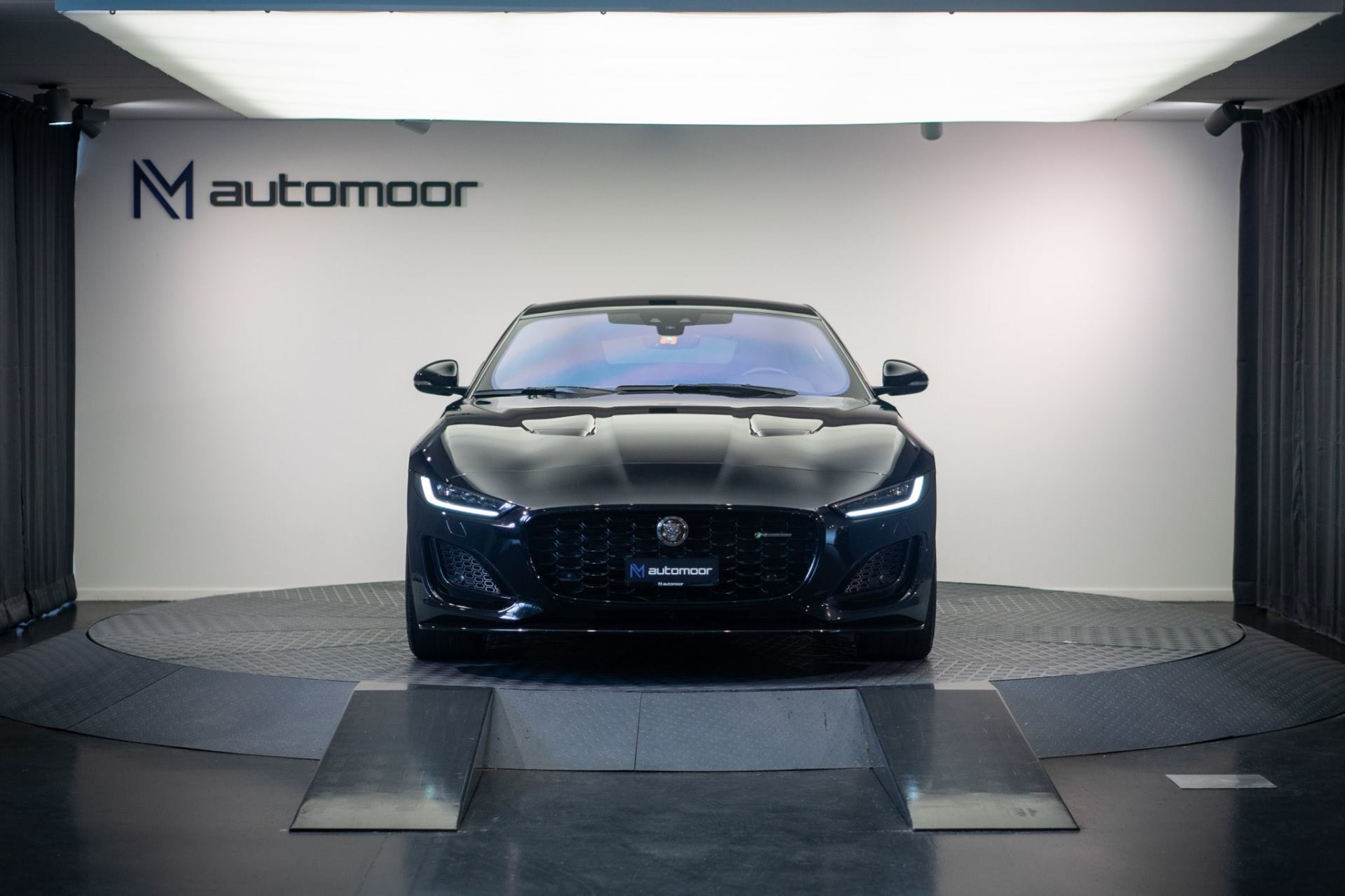 JAGUAR F-TYPE Coupé 2.0 I4 R-Dynamic Black *Modell 2021* *Merdian Soundsystem* *Panorama*-showroom-element-1