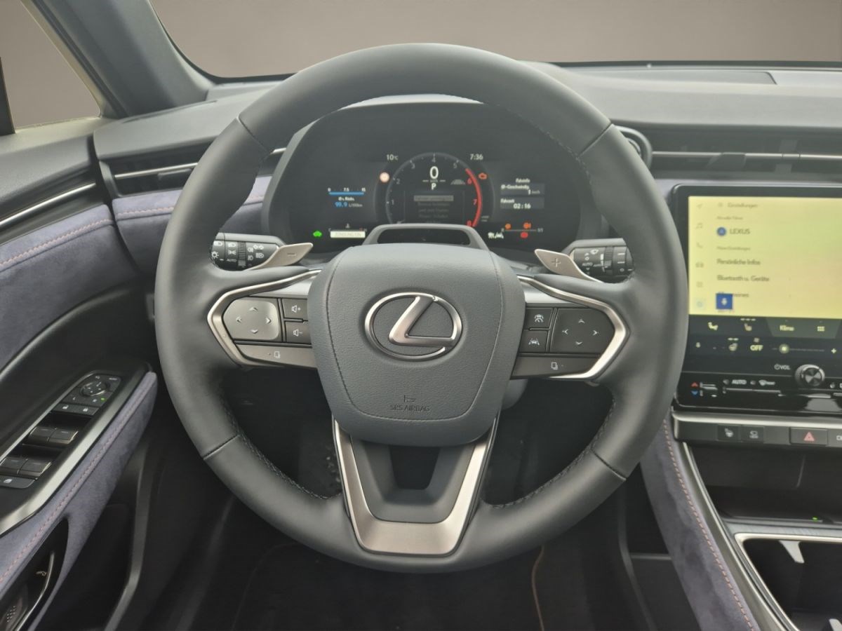 LEXUS LBX 1.5 Hybrid Cool AWD-image-12