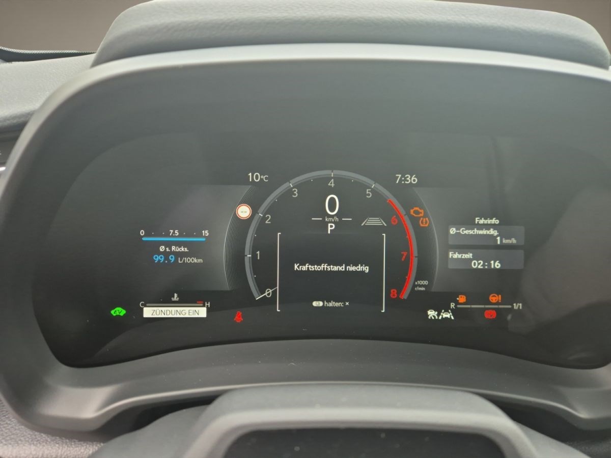 LEXUS LBX 1.5 Hybrid Cool AWD-image-13