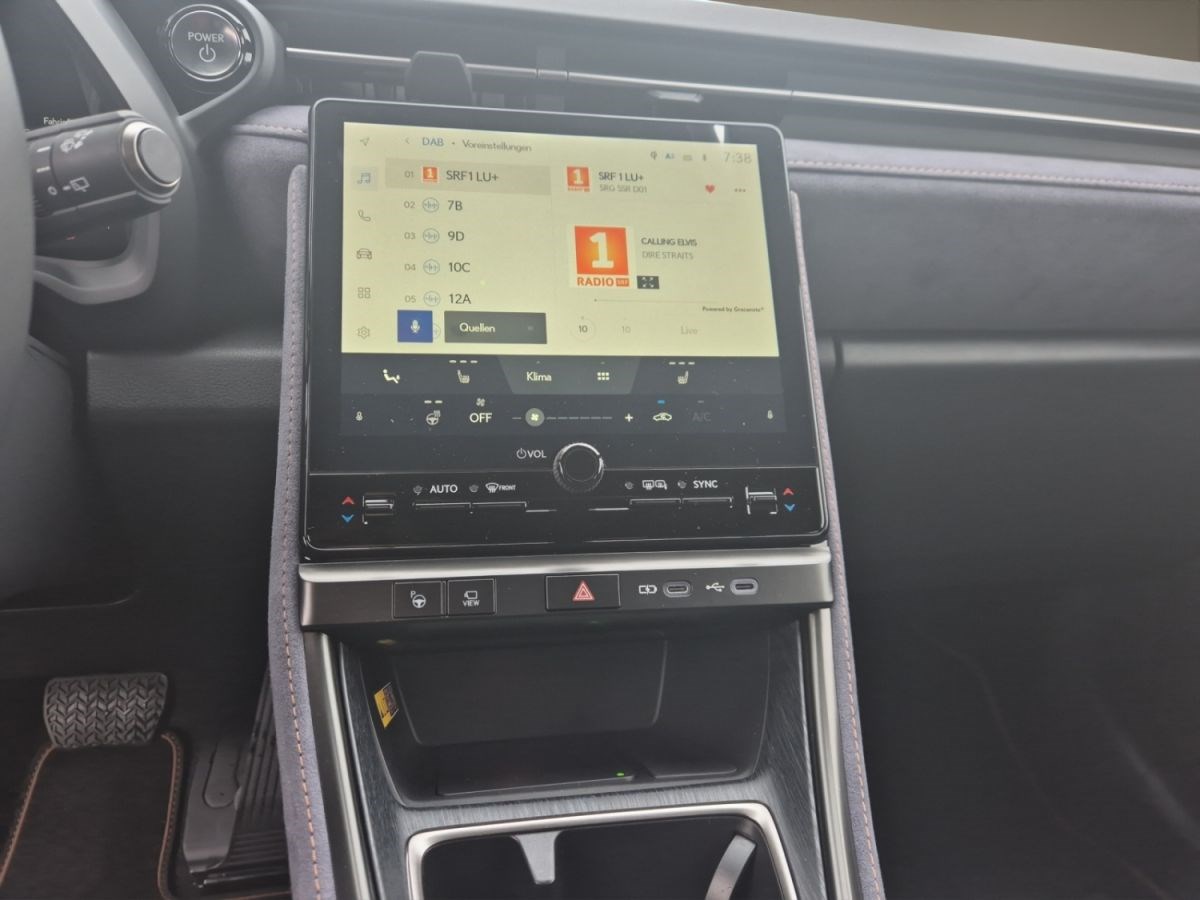 LEXUS LBX 1.5 Hybrid Cool AWD-image-14