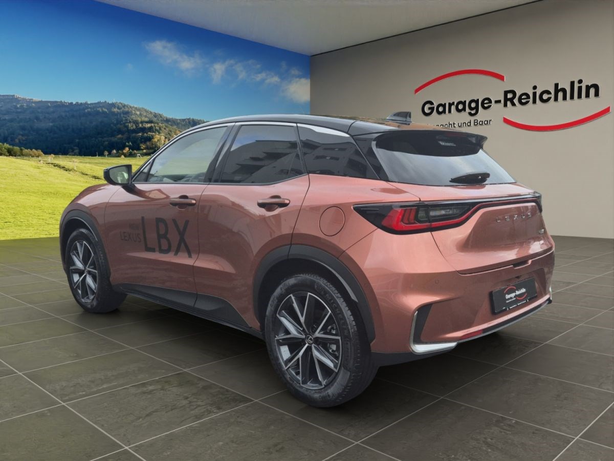LEXUS LBX 1.5 Hybrid Cool AWD-image-2
