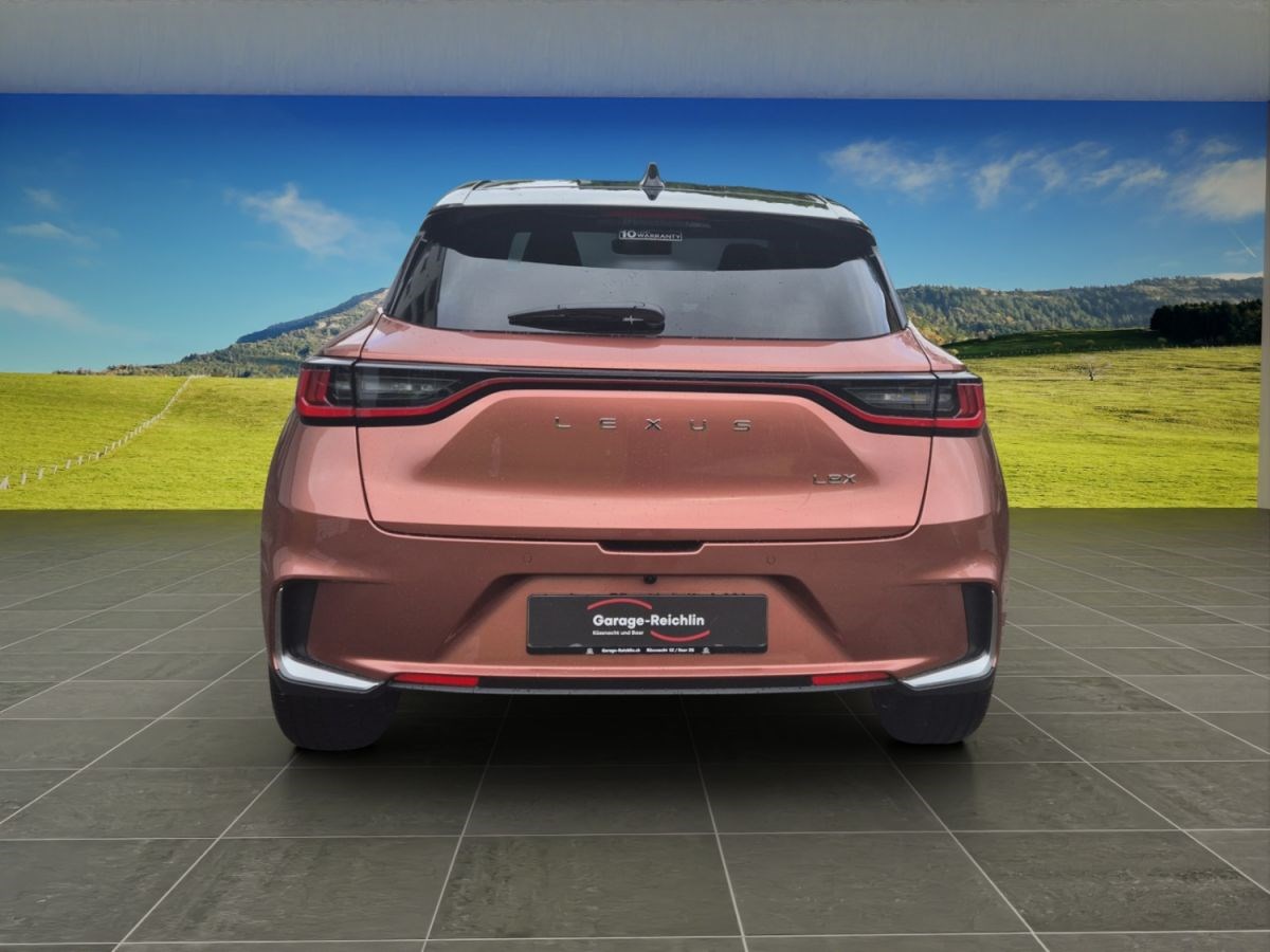 LEXUS LBX 1.5 Hybrid Cool AWD-image-3